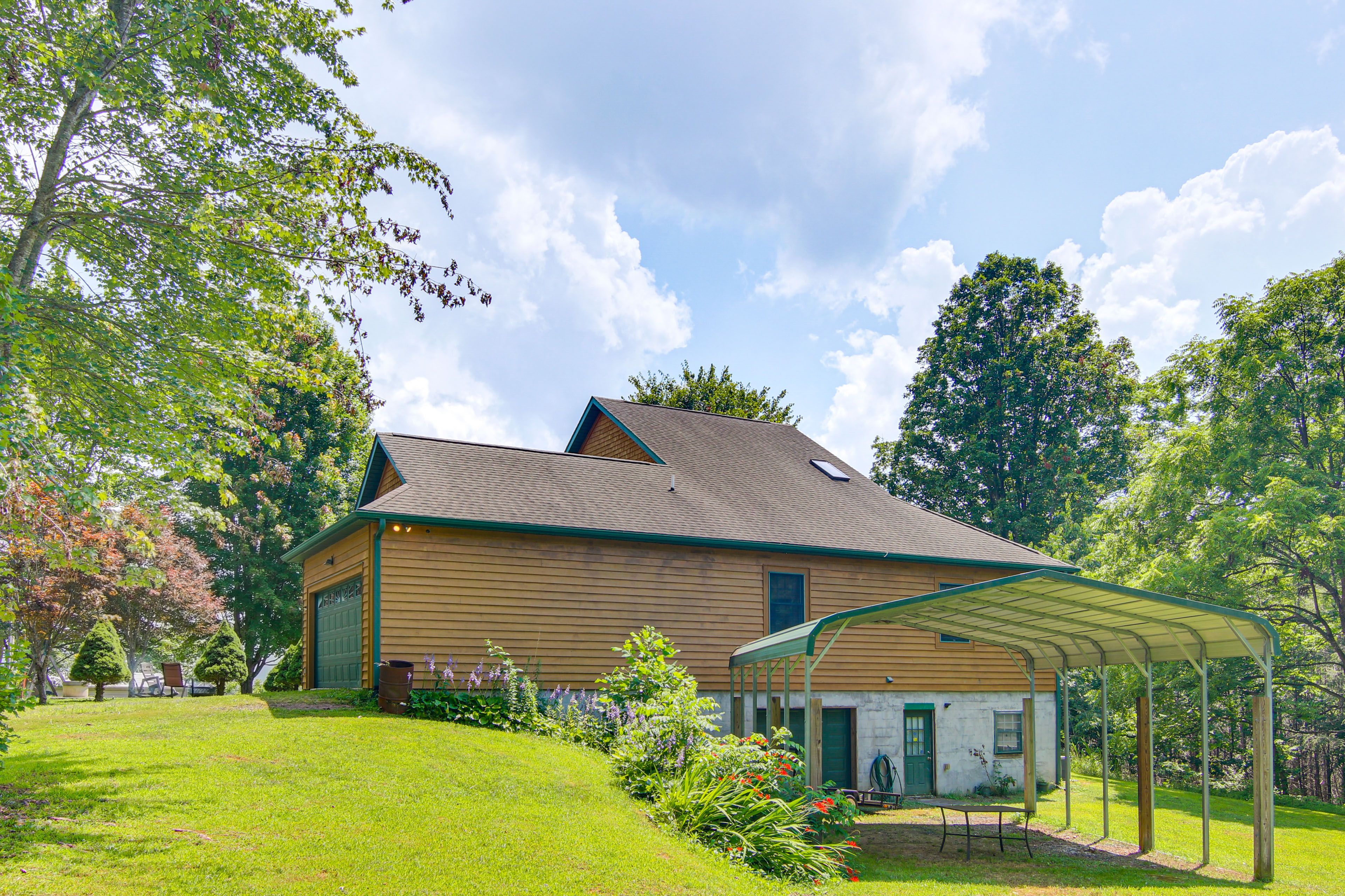 Exterior | Driveway (4 Vehicles) | RV Parking Allowed