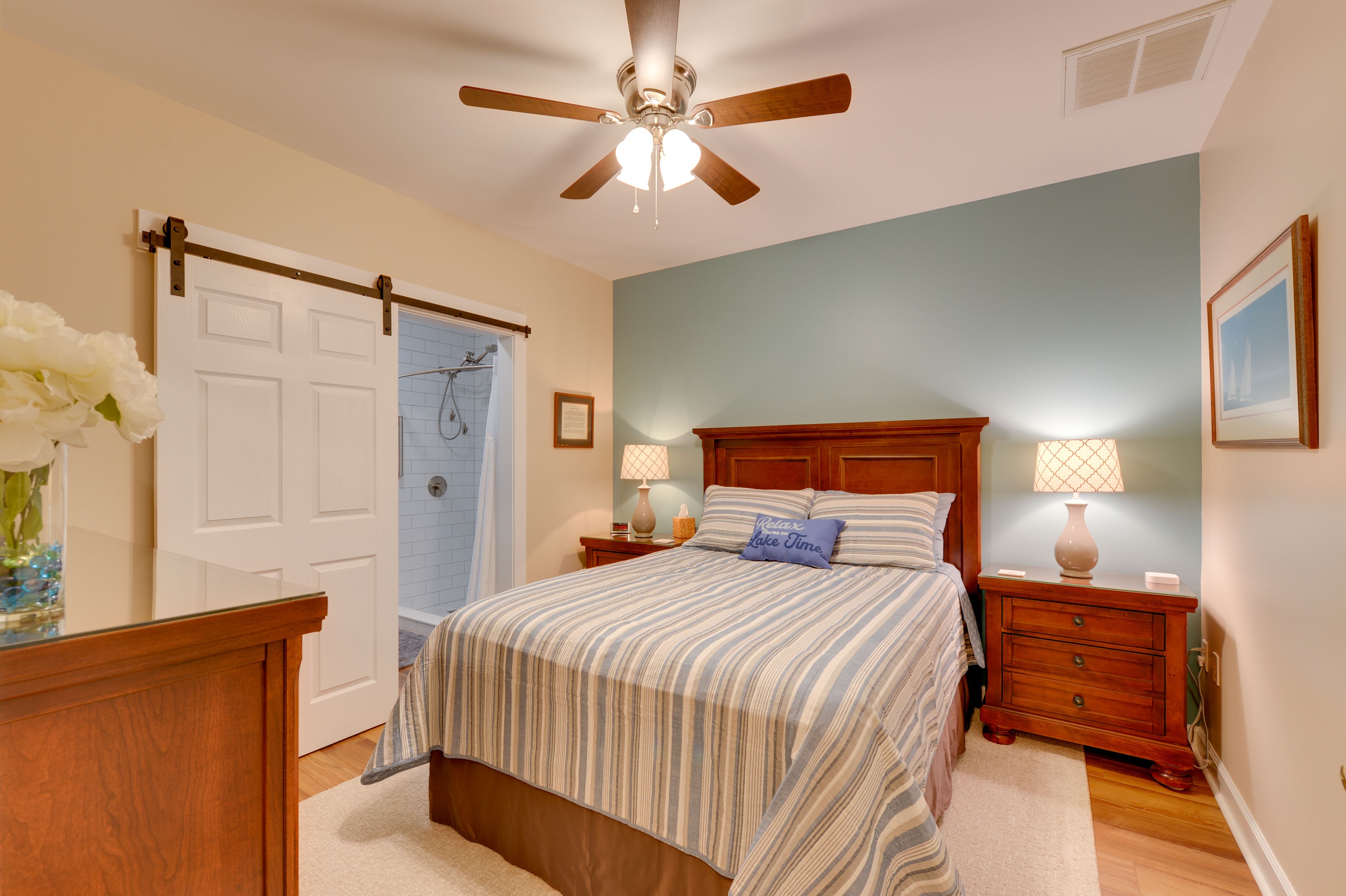 Bedroom | Queen Bed | Linens Provided