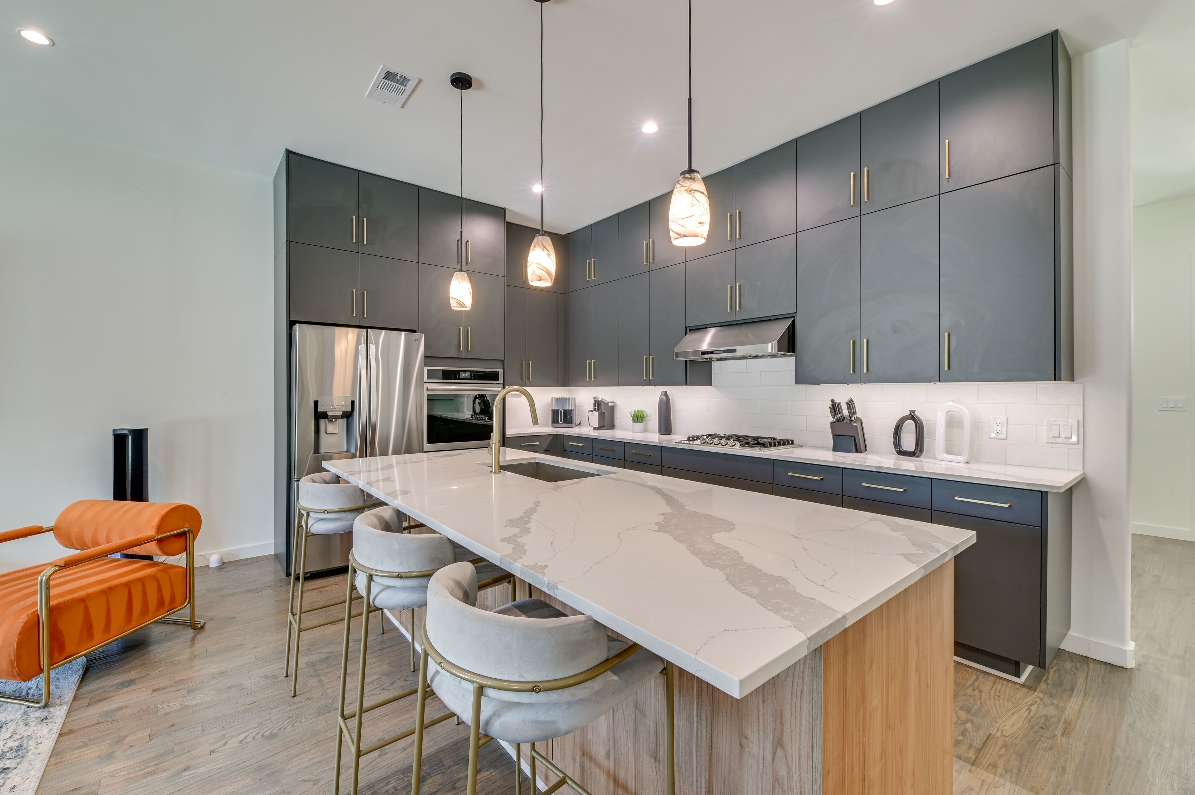 Kitchen | Dishwasher | Microwave | 1st Floor
