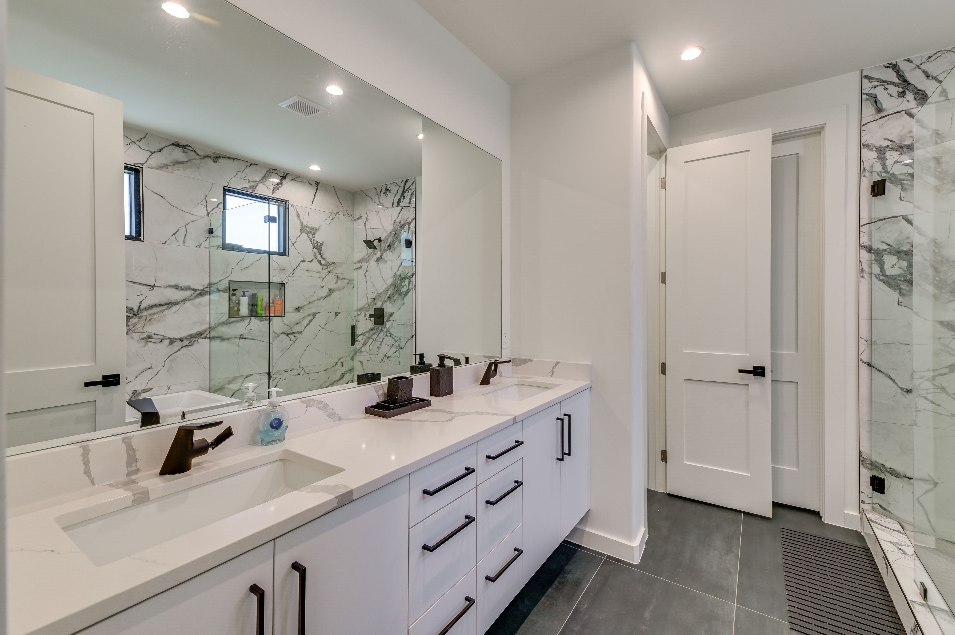 Bathroom | Bathtub | Shower | 2nd Floor