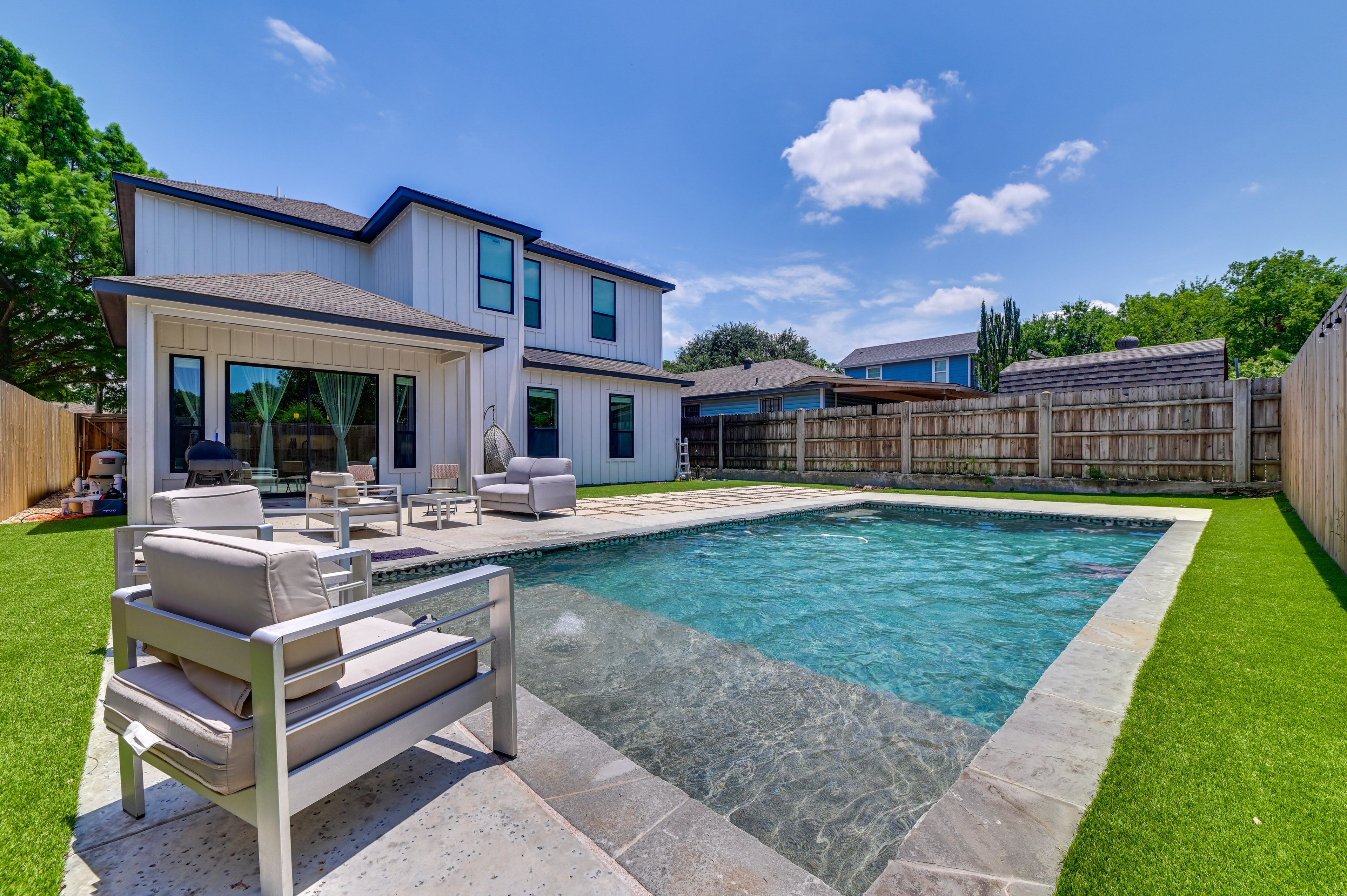 Dallas Vacation Rental | 4BR | 3.5BA | 6,500 Sq Ft | Step-Free Entry