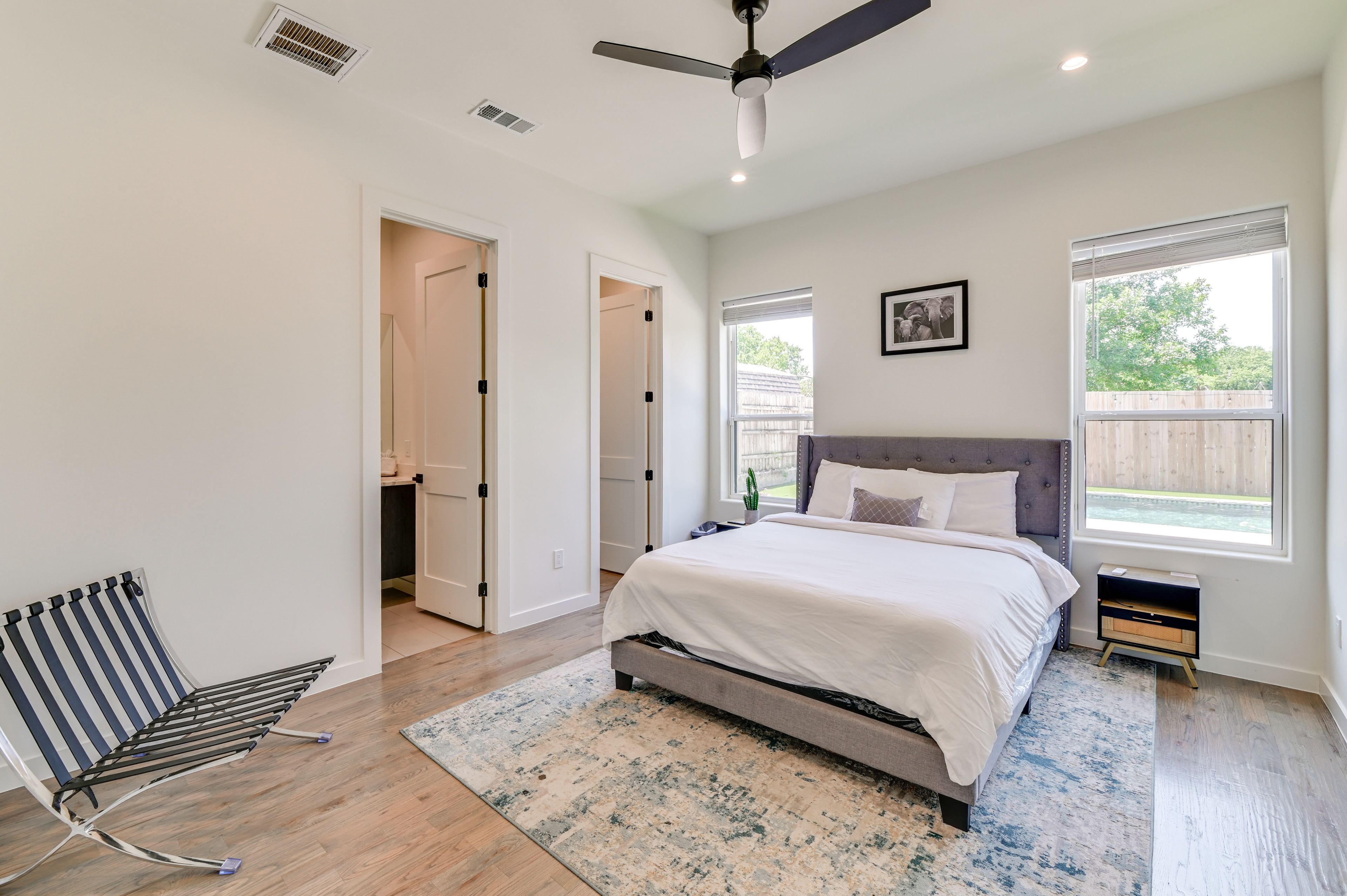 Bedroom Suite 1 | Queen Bed | Smart TV | 1st Floor