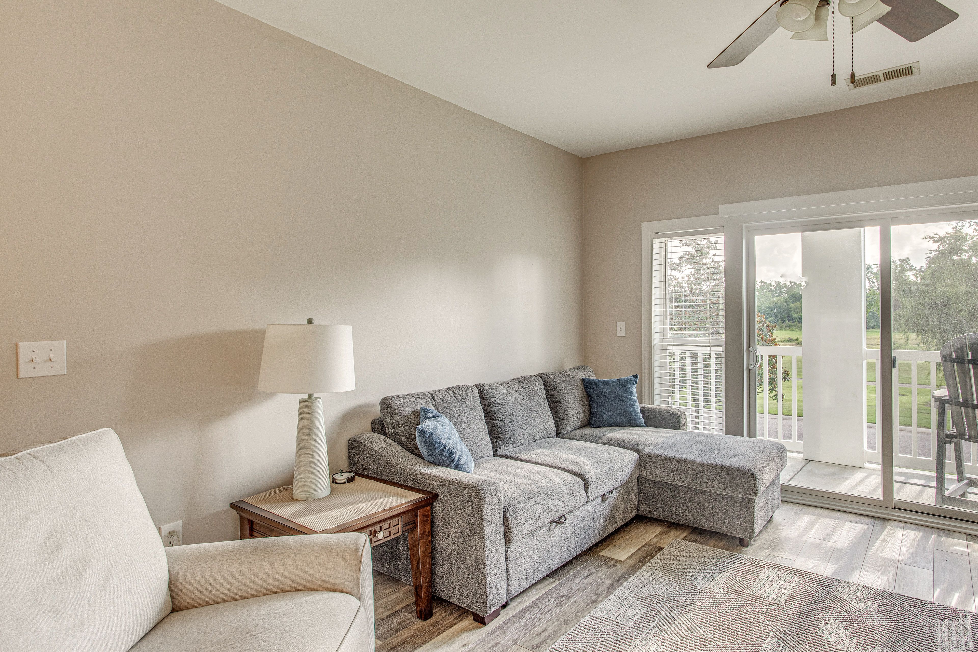 Living Room | Full Sleeper Sofa | Smart TV | Free WiFi