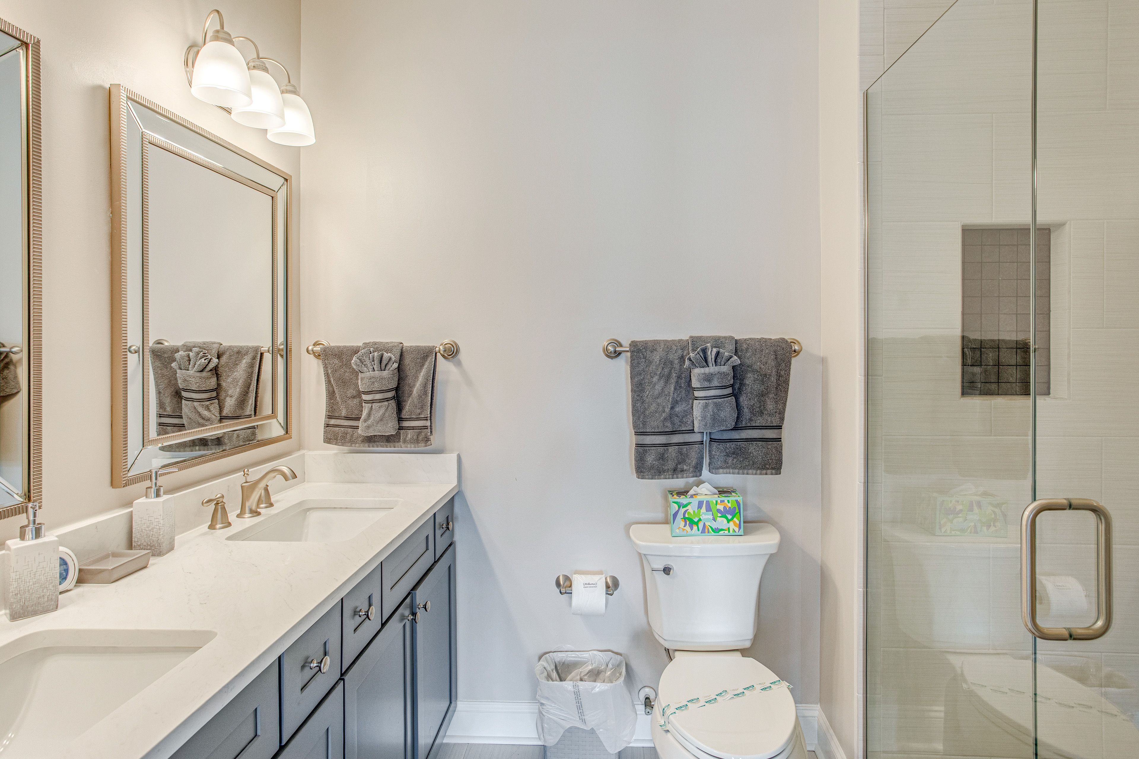 Full Bathroom | Towels Provided