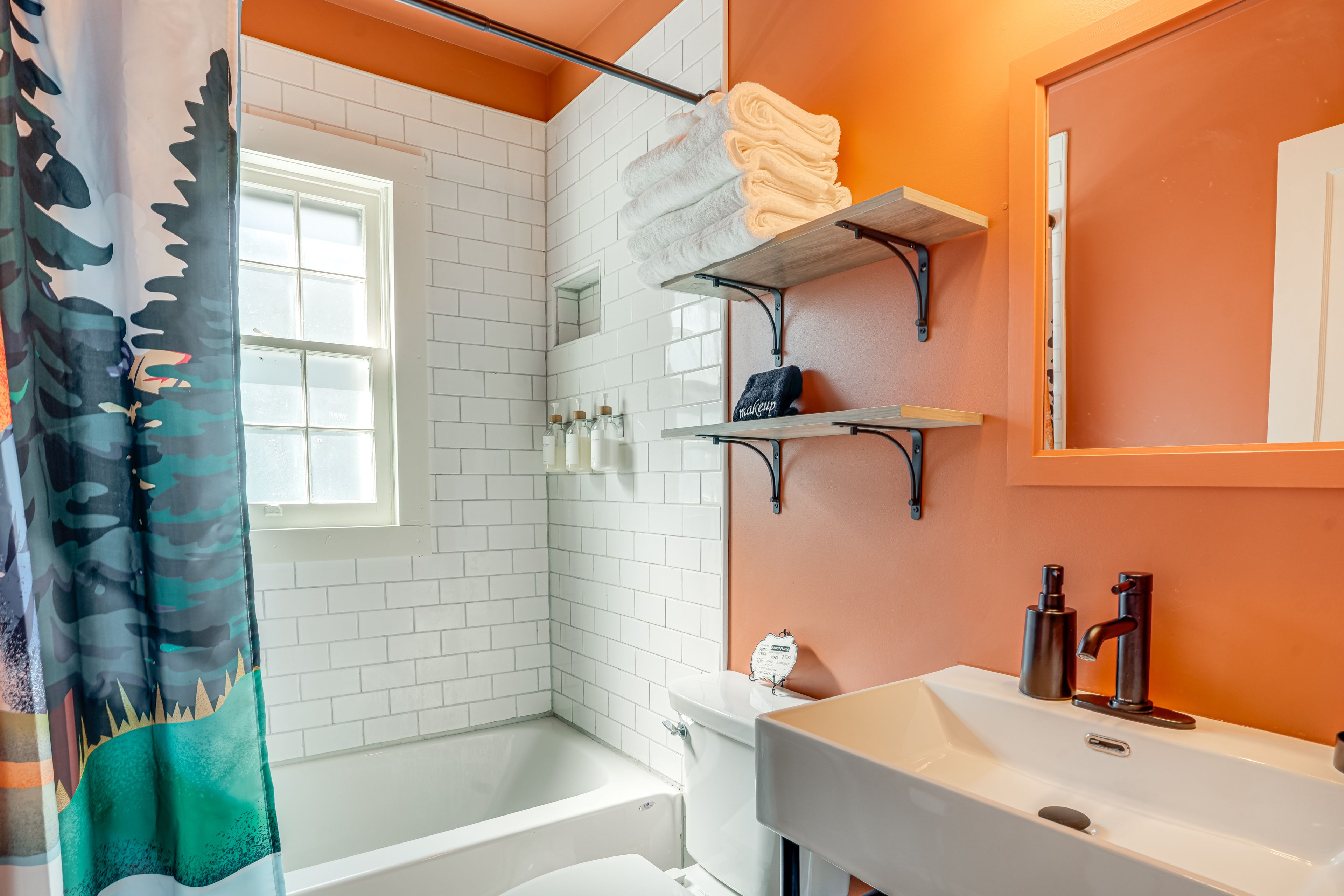 Full Bathroom | 1st Floor