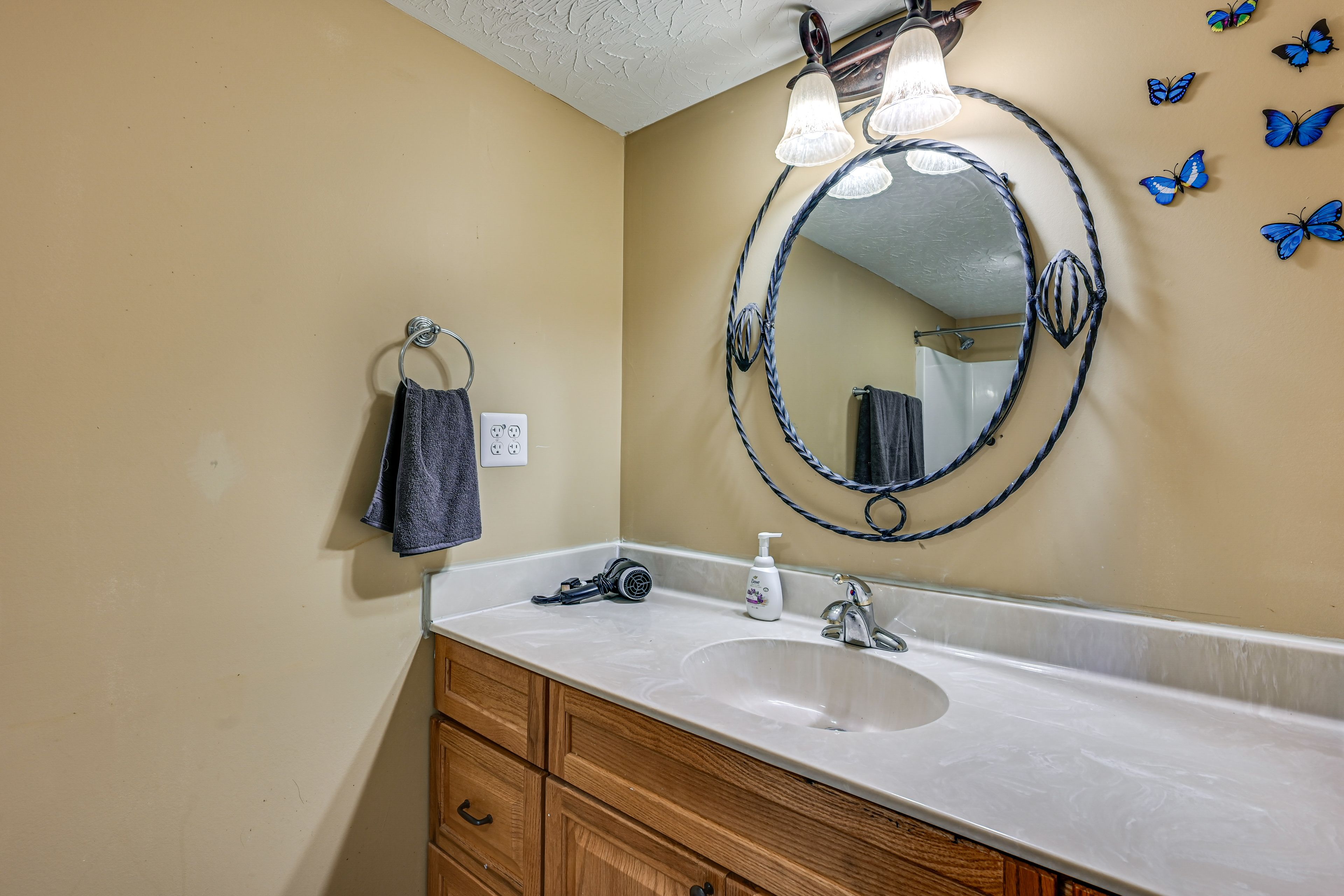 Full Bathroom | 2nd Floor