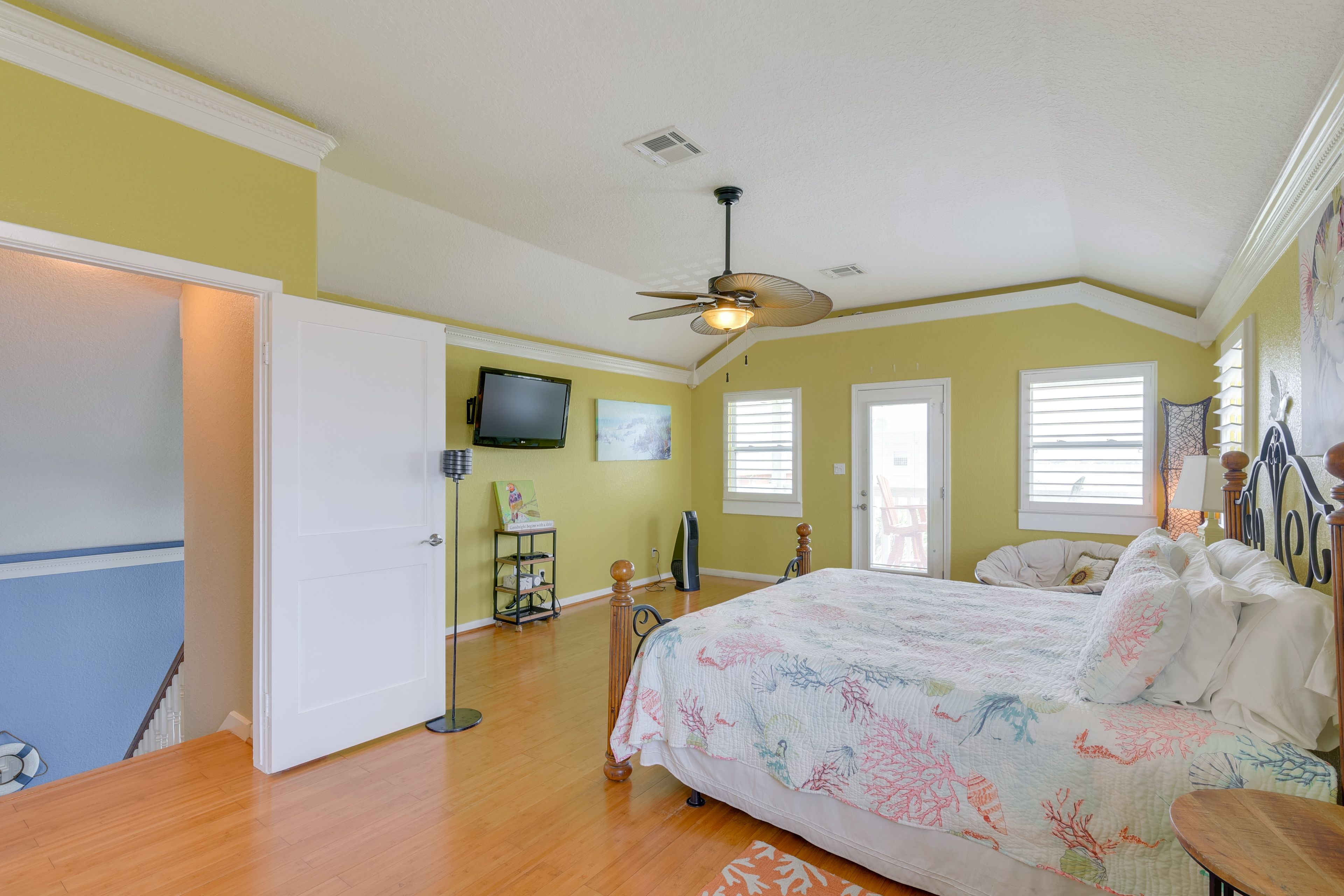 Bedroom 1 | King Bed | 2nd Floor | En-Suite Bathroom