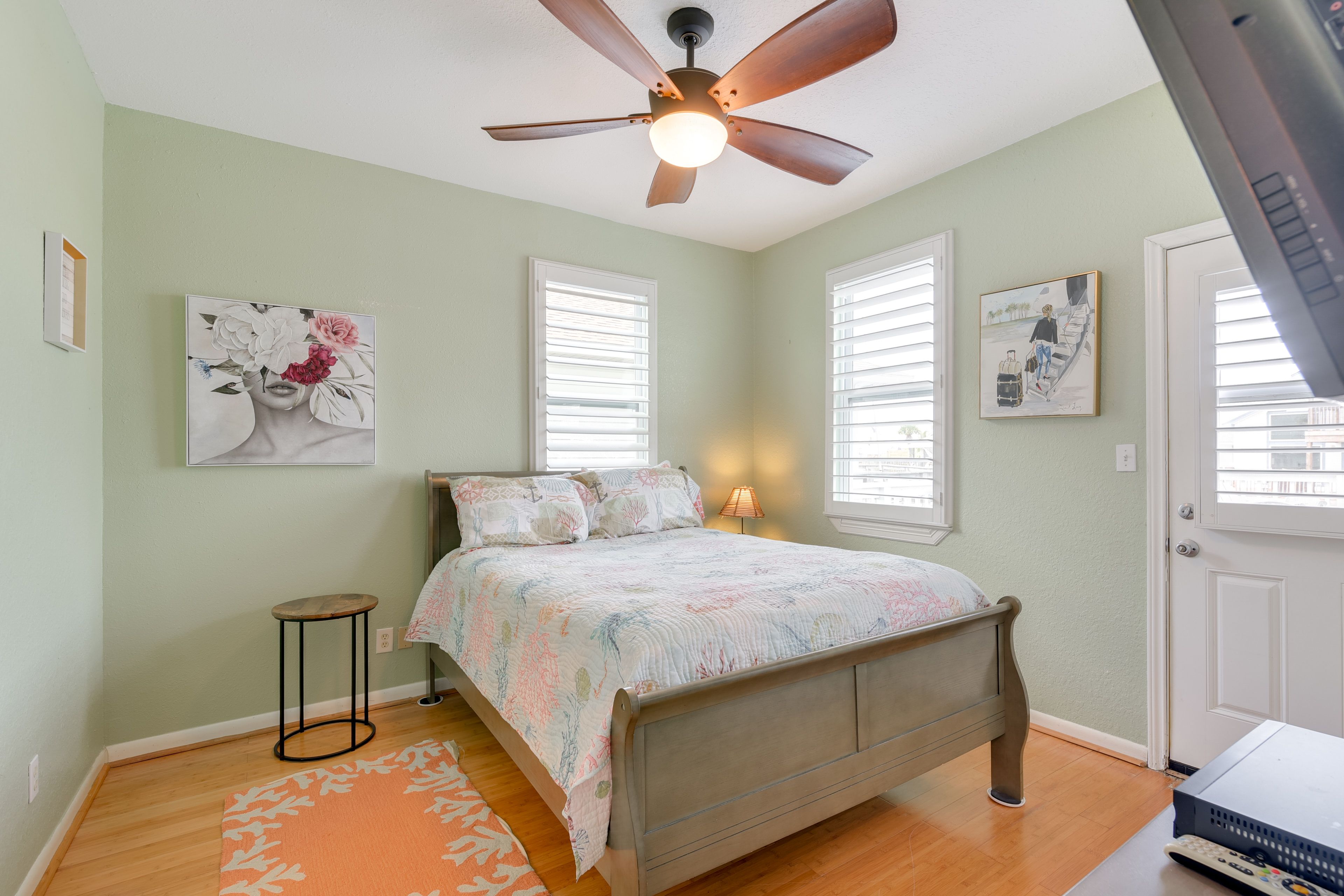 Bedroom 2 | Queen Bed | 1st Floor | Linens Provided