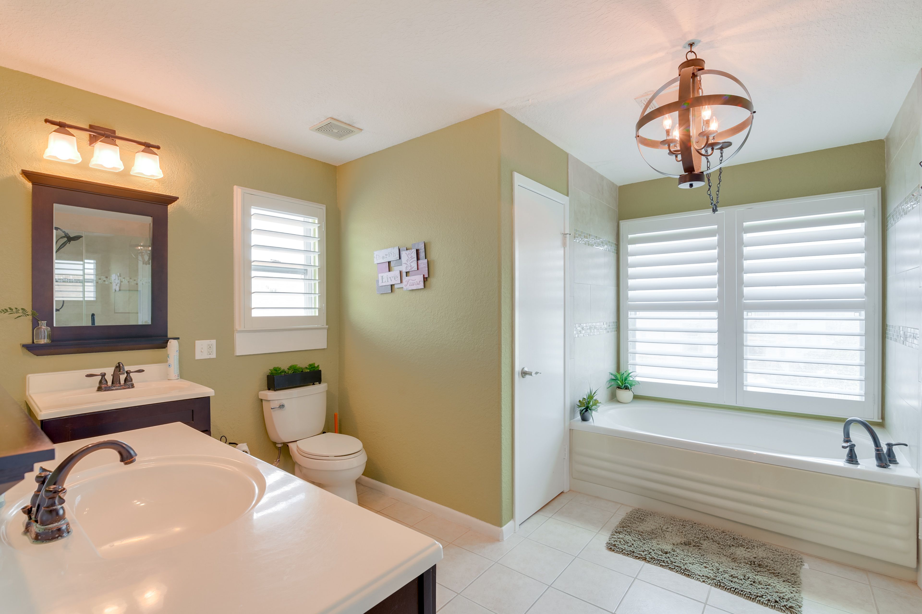 Full Bathroom | 2nd Floor | Separate Tub & Shower
