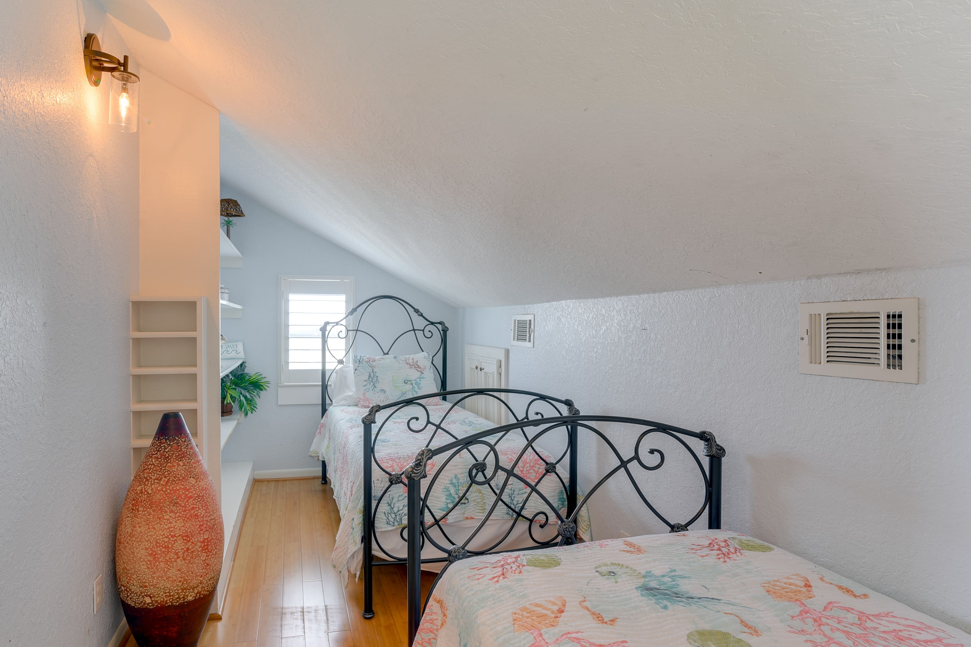 Loft | 2 Twin Beds | 2nd Floor | Stairs Required