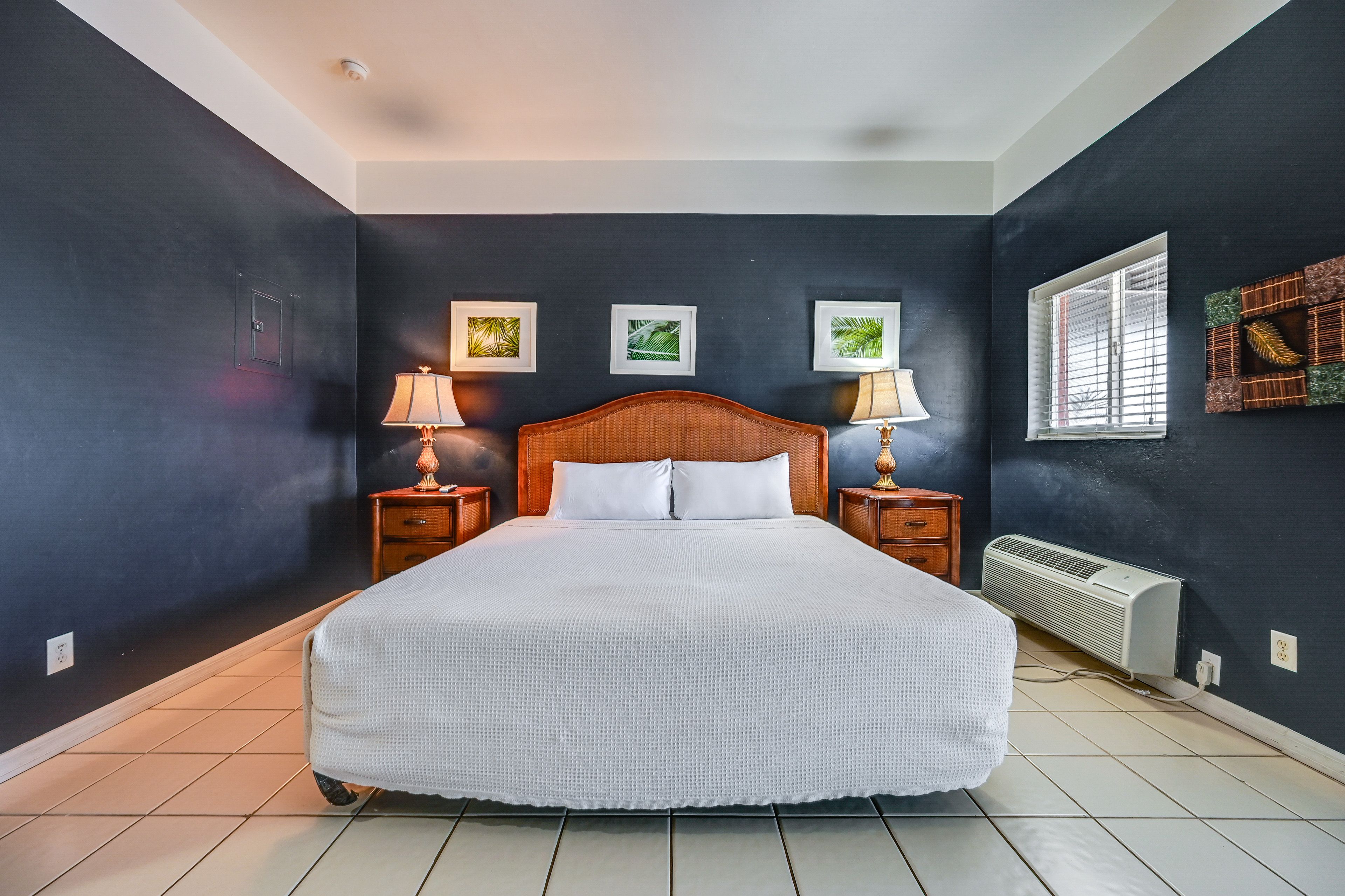 Studio | King Bed | Free WiFi | Window A/C Unit | Central Heat