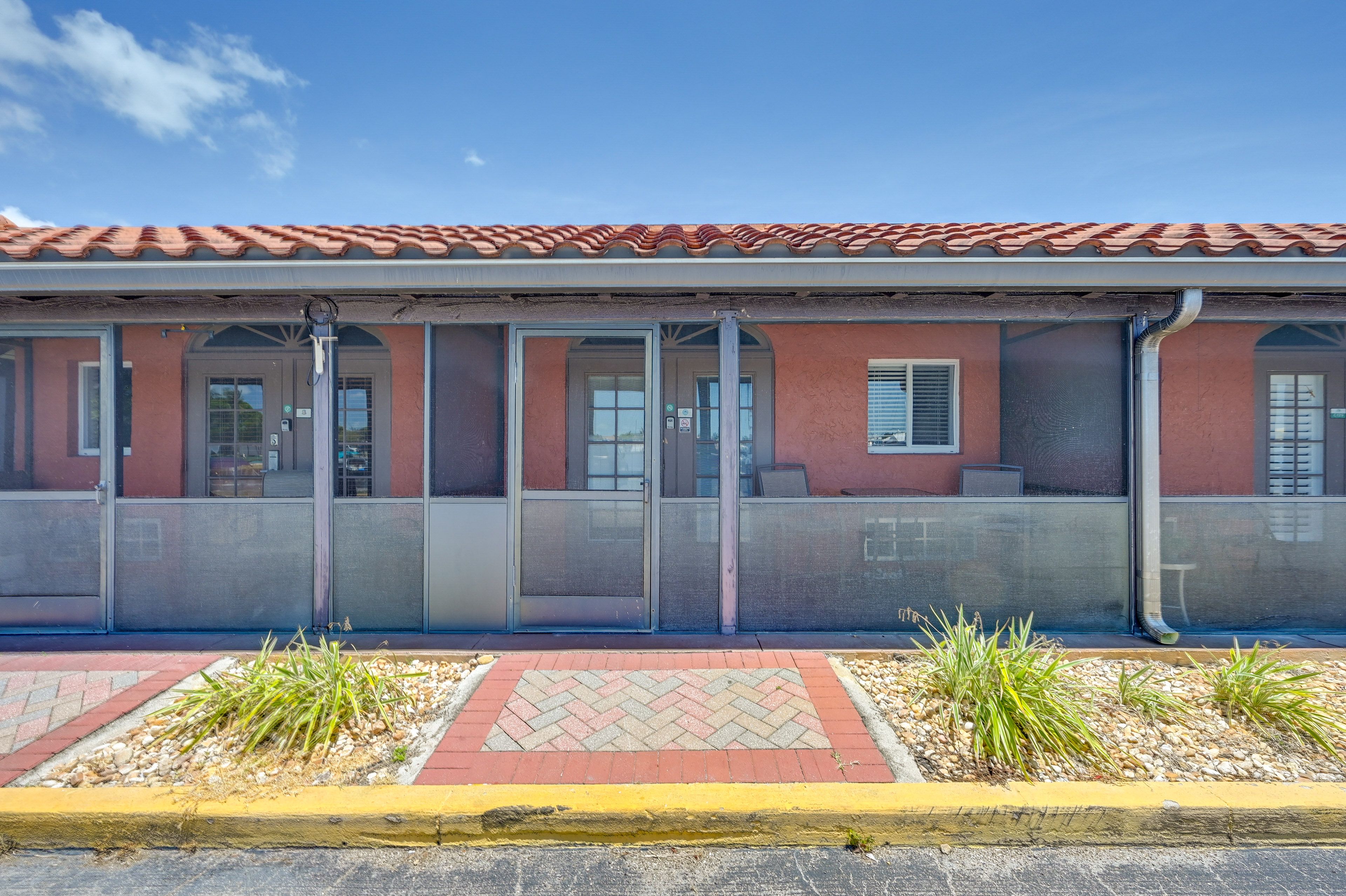 Building Exterior | Parking | Community Parking Lot (1 Vehicle)