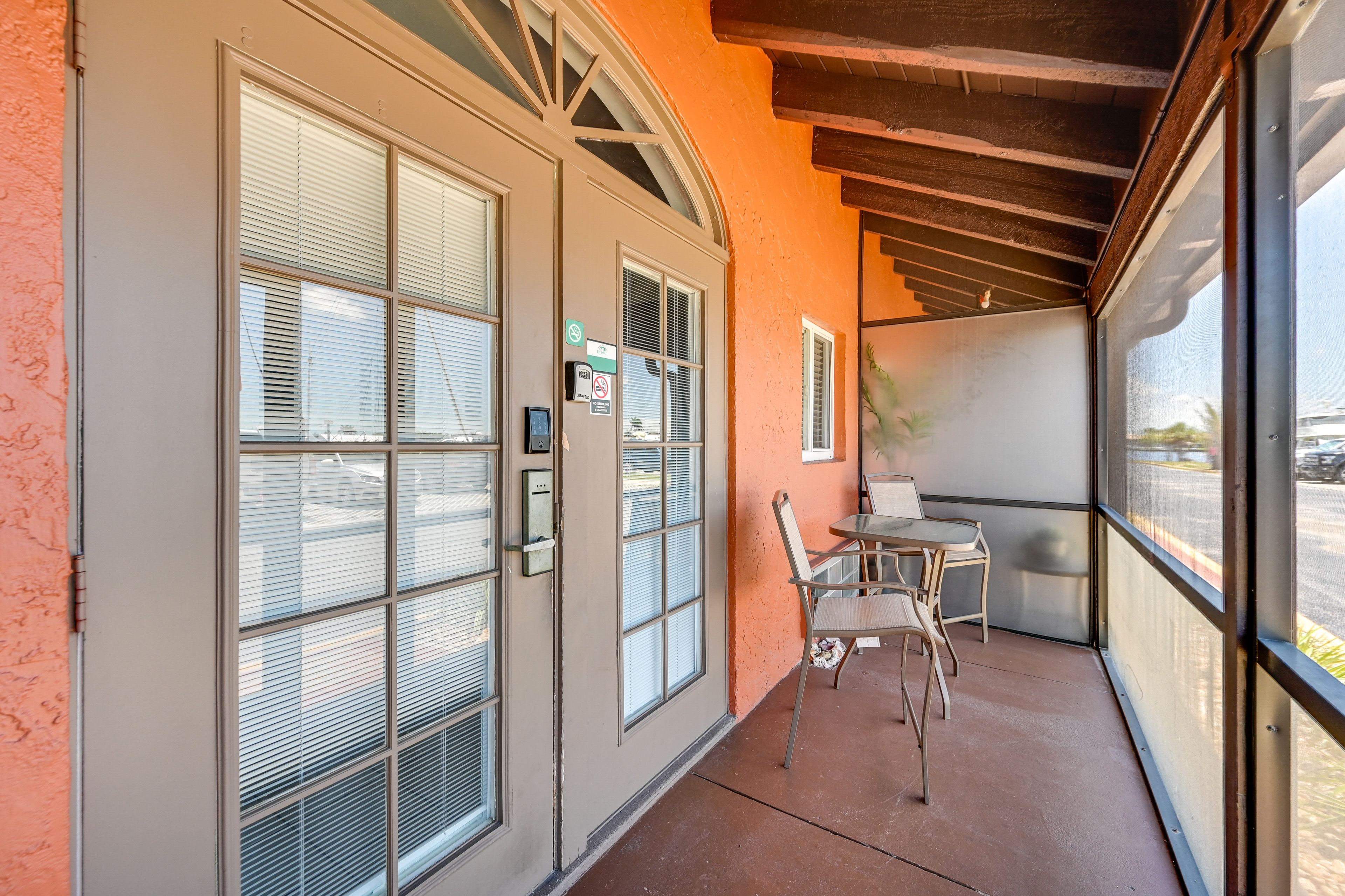 Unit Exterior | Screened Porch