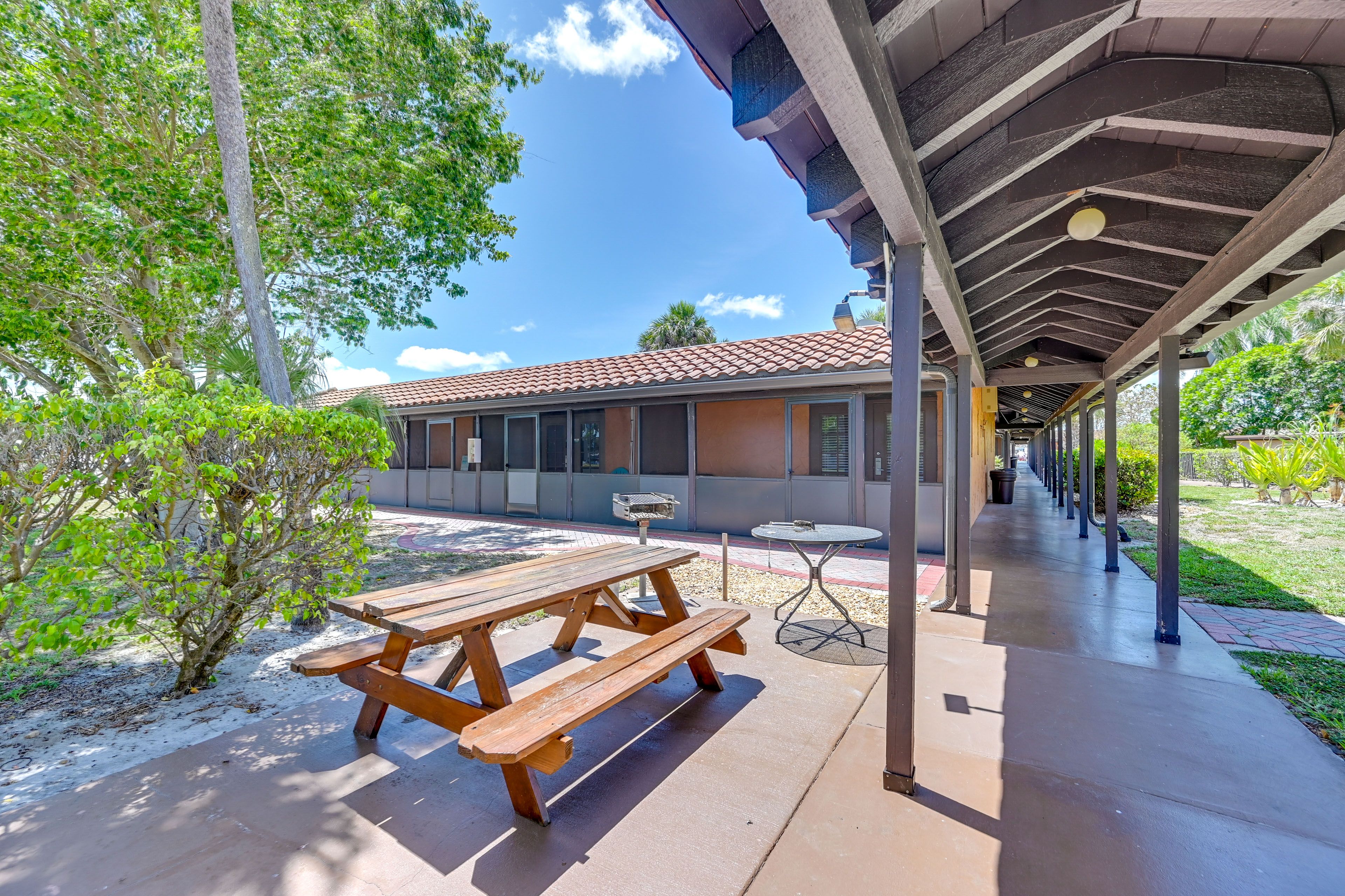 Port of the Islands Resort | Picnic Table | Charcoal Grill
