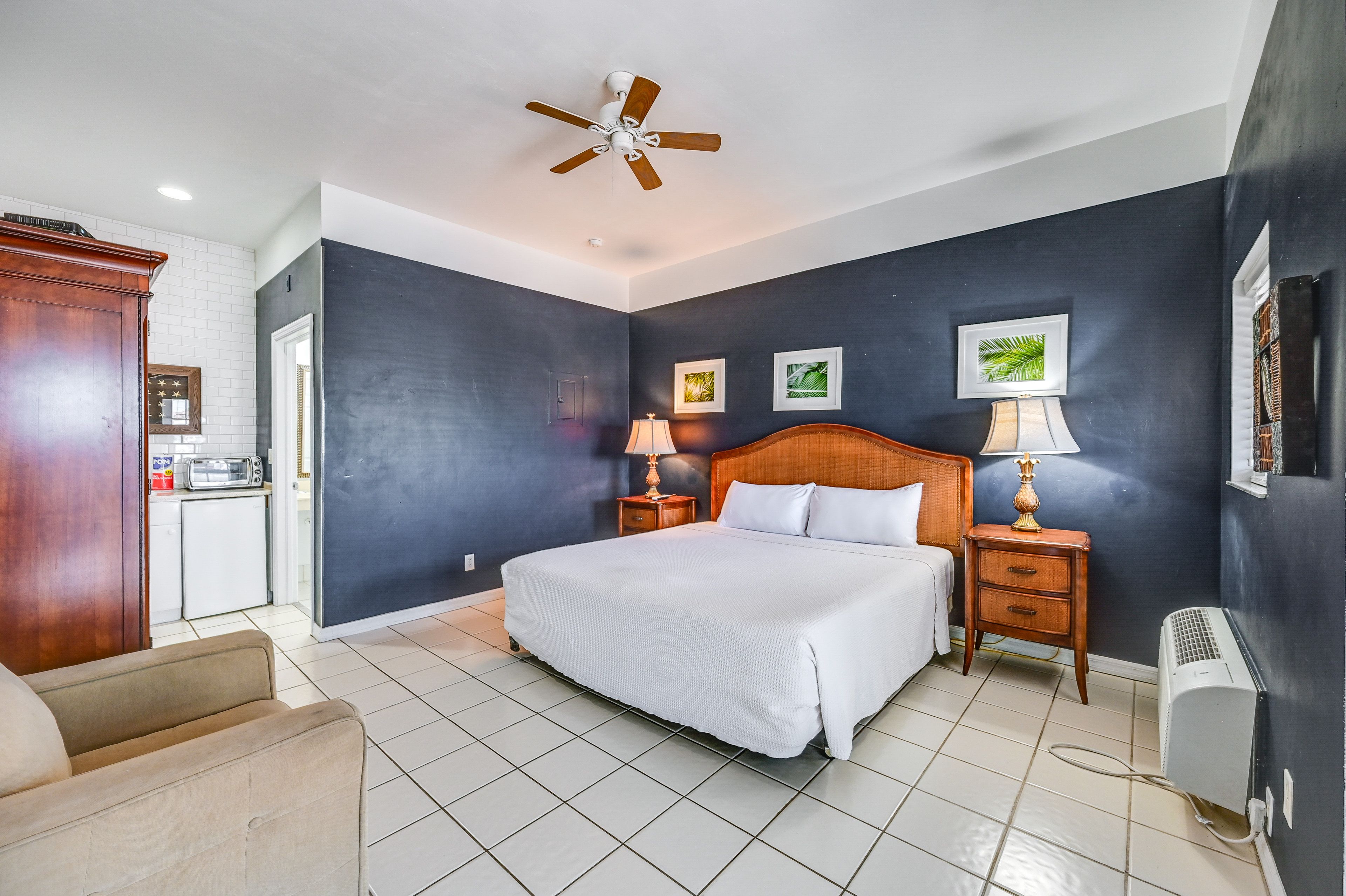 Naples Vacation Rental | Studio | 1BA | 1 Small Step Required | 275 Sq Ft