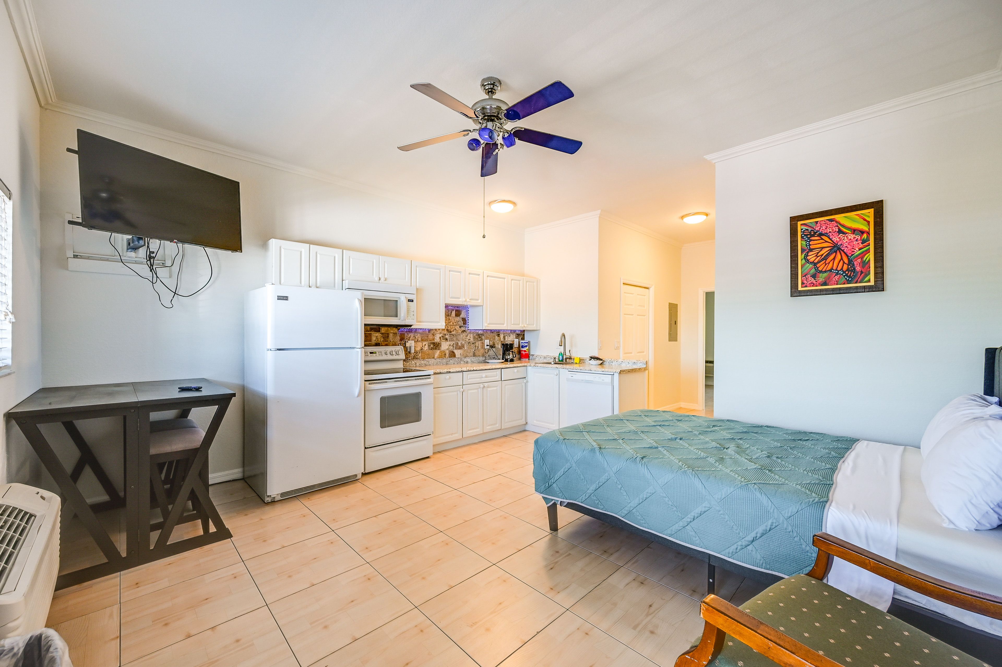 Naples Vacation Rental | 1BR | 1BA | 1 Small Step Required | 750 Sq Ft