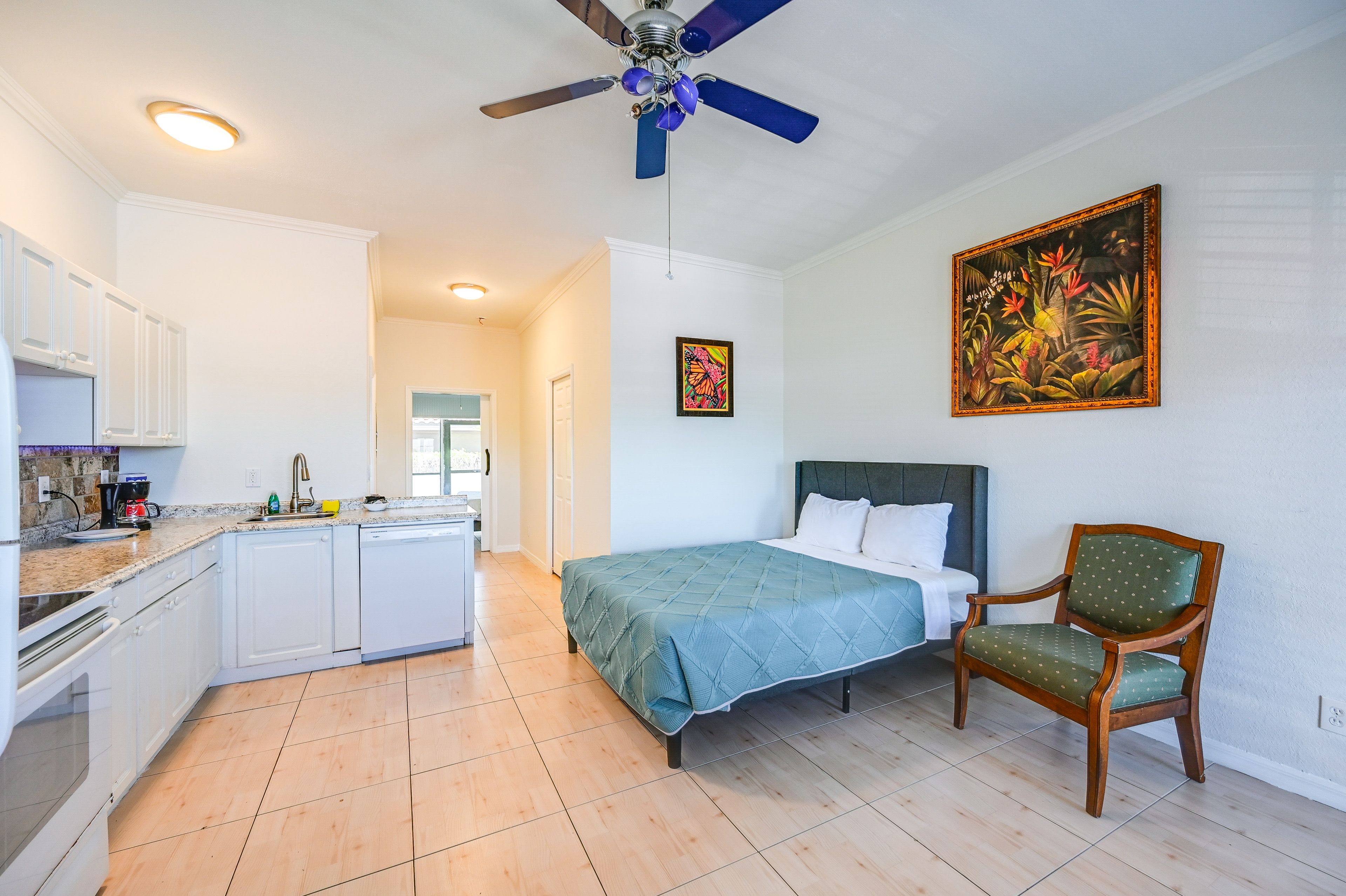 Living Room | Queen Bed | Free WiFi | Central Heat