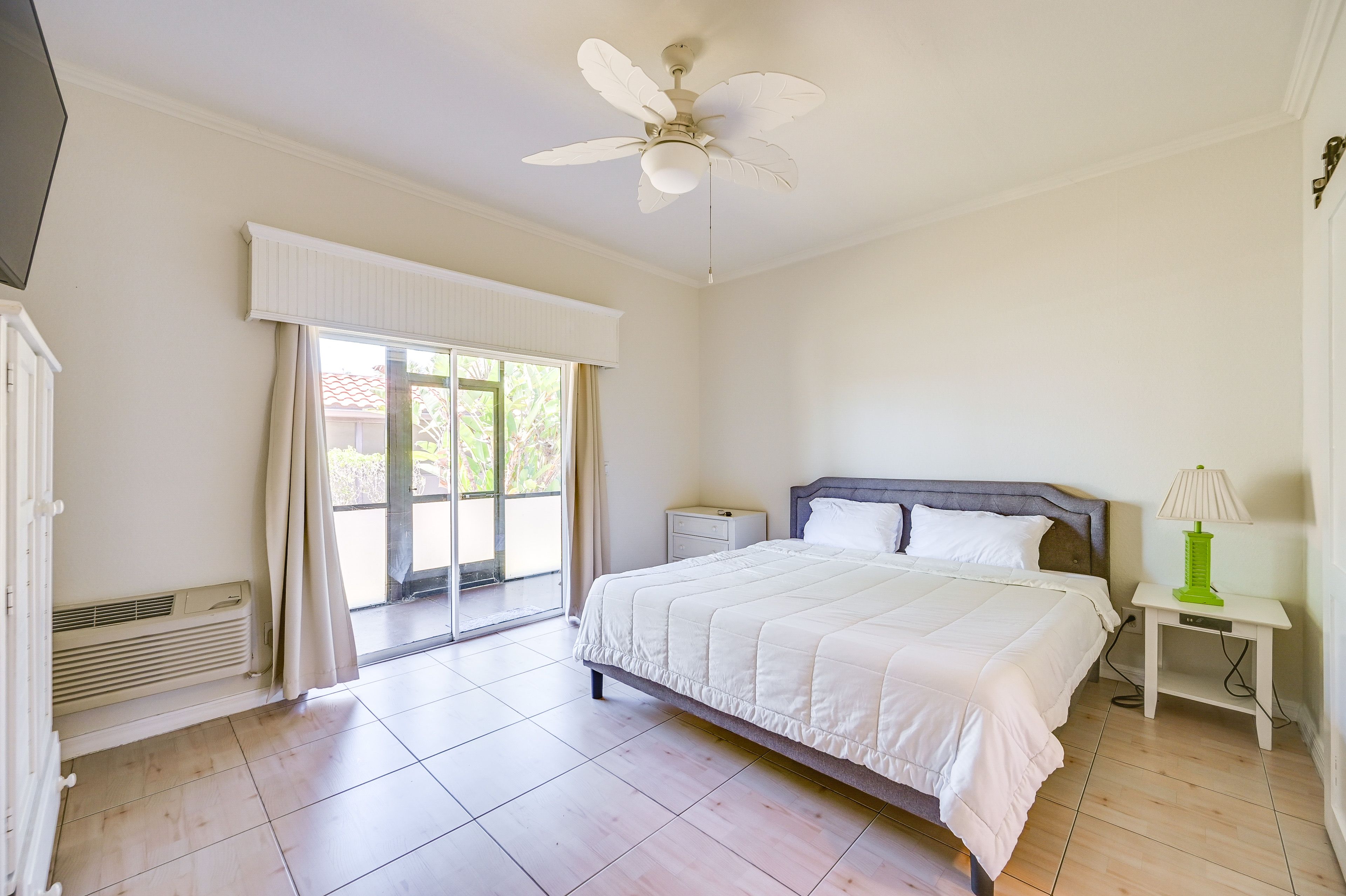 Bedroom | King Bed