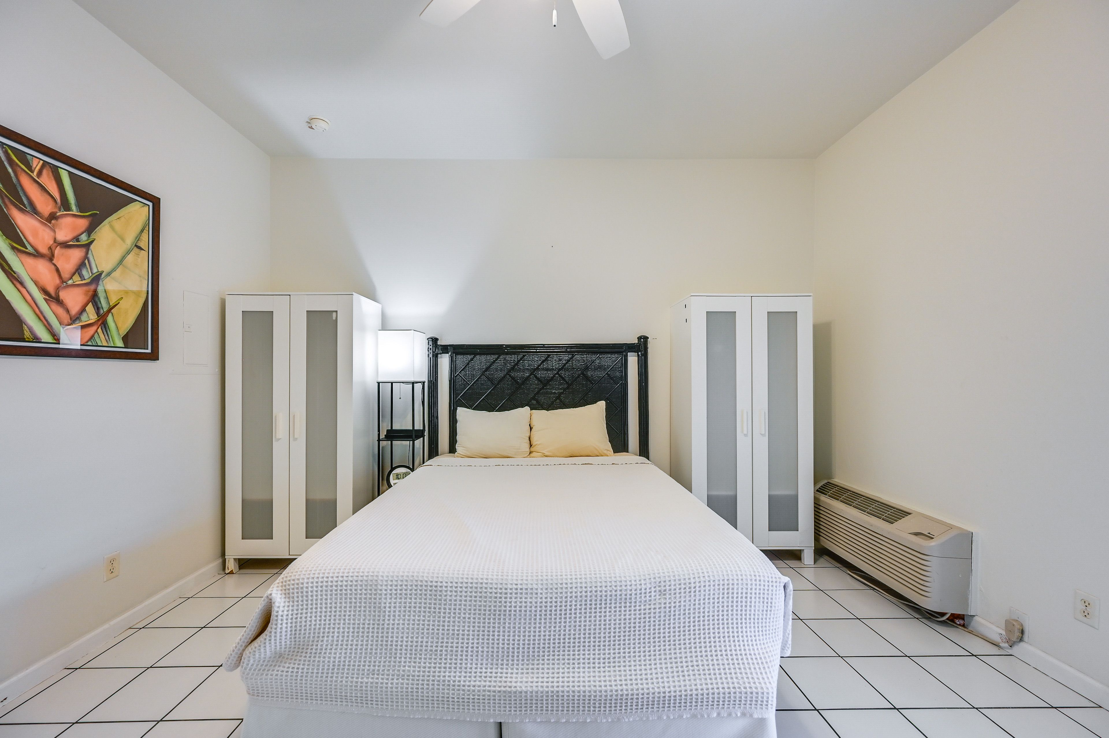 Studio | Queen Bed | Free WiFi | Window A/C Unit | Central Heat