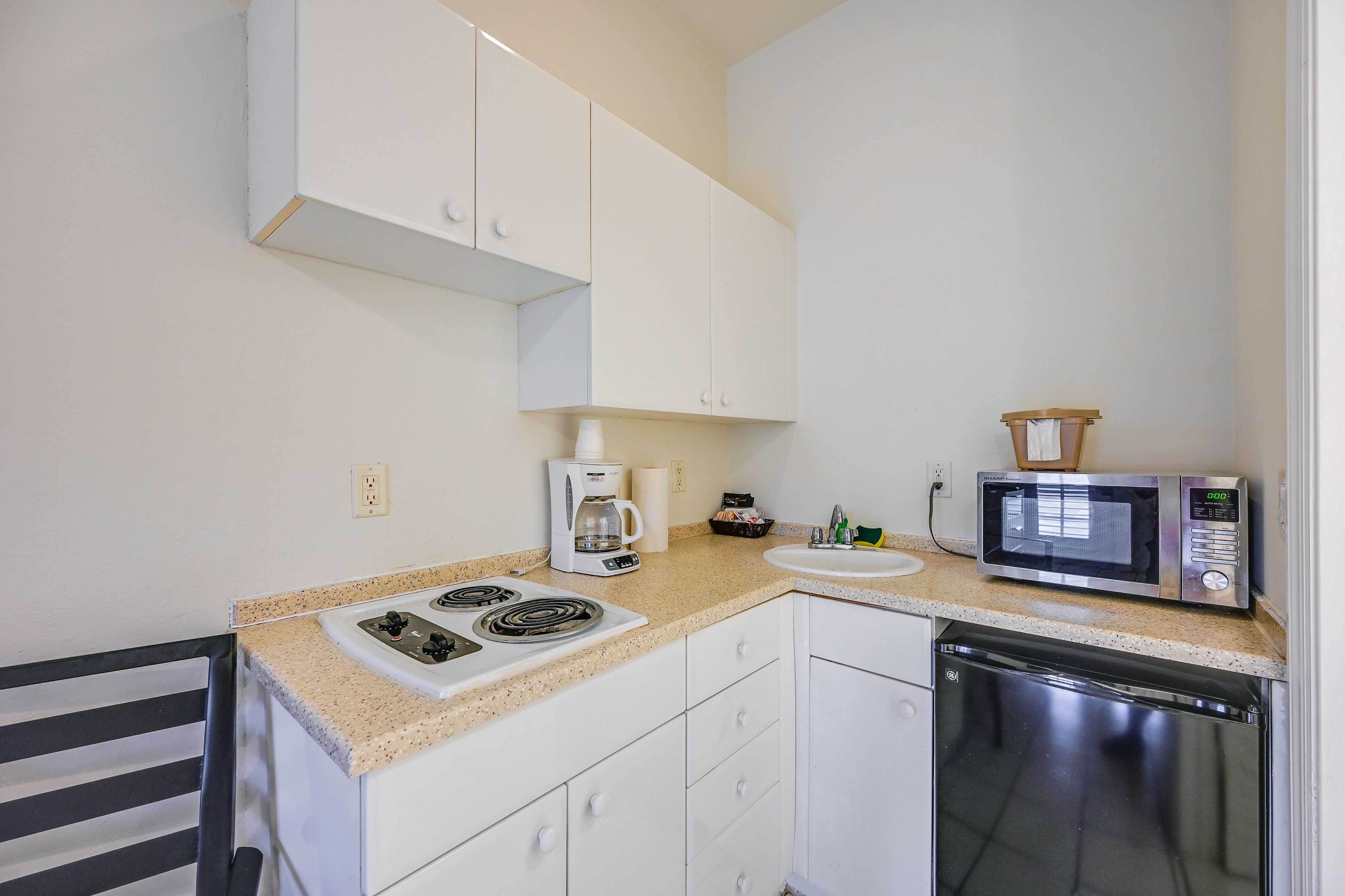 Kitchenette | Trash Bags & Paper Towels