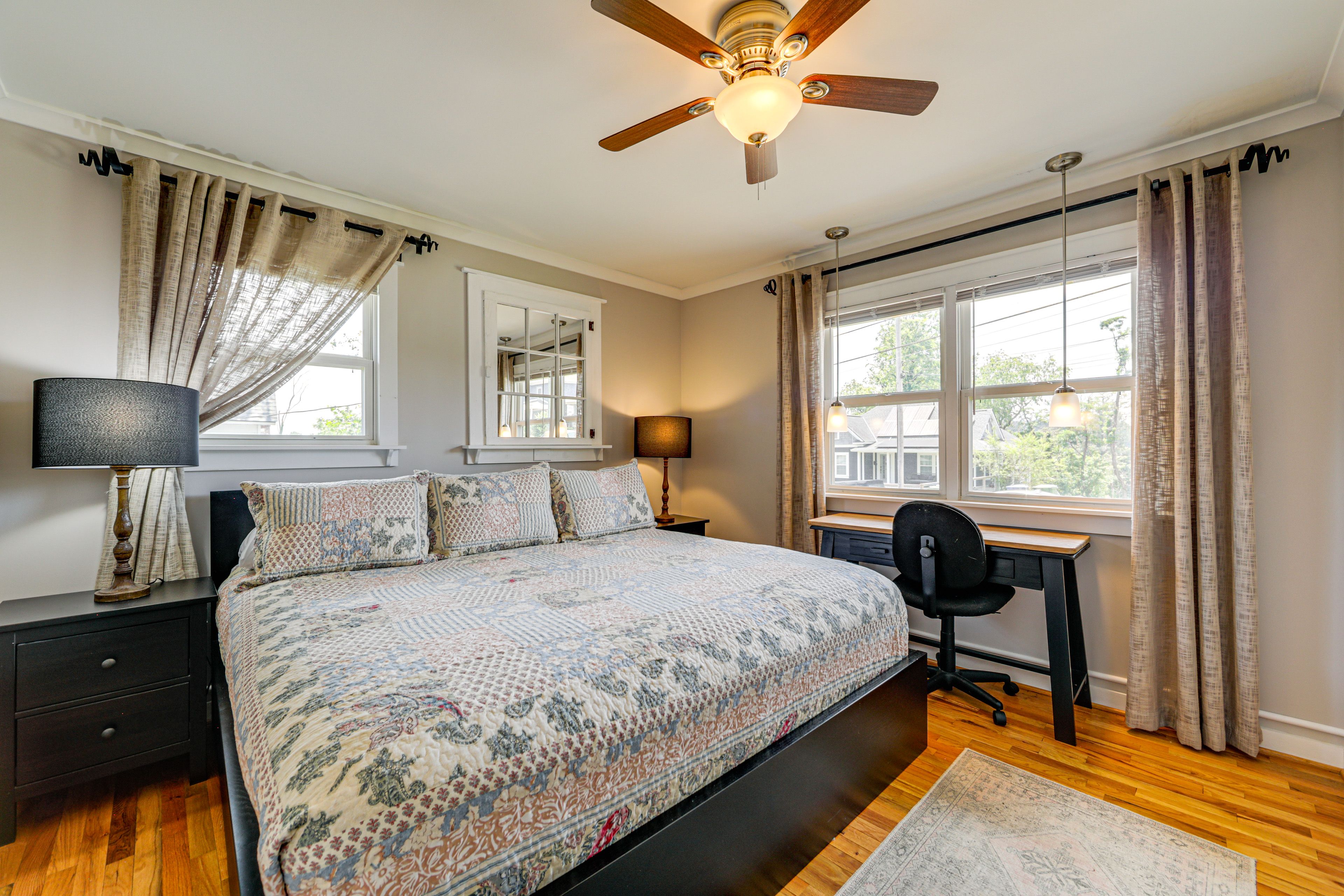 Bedroom 1 | King Bed