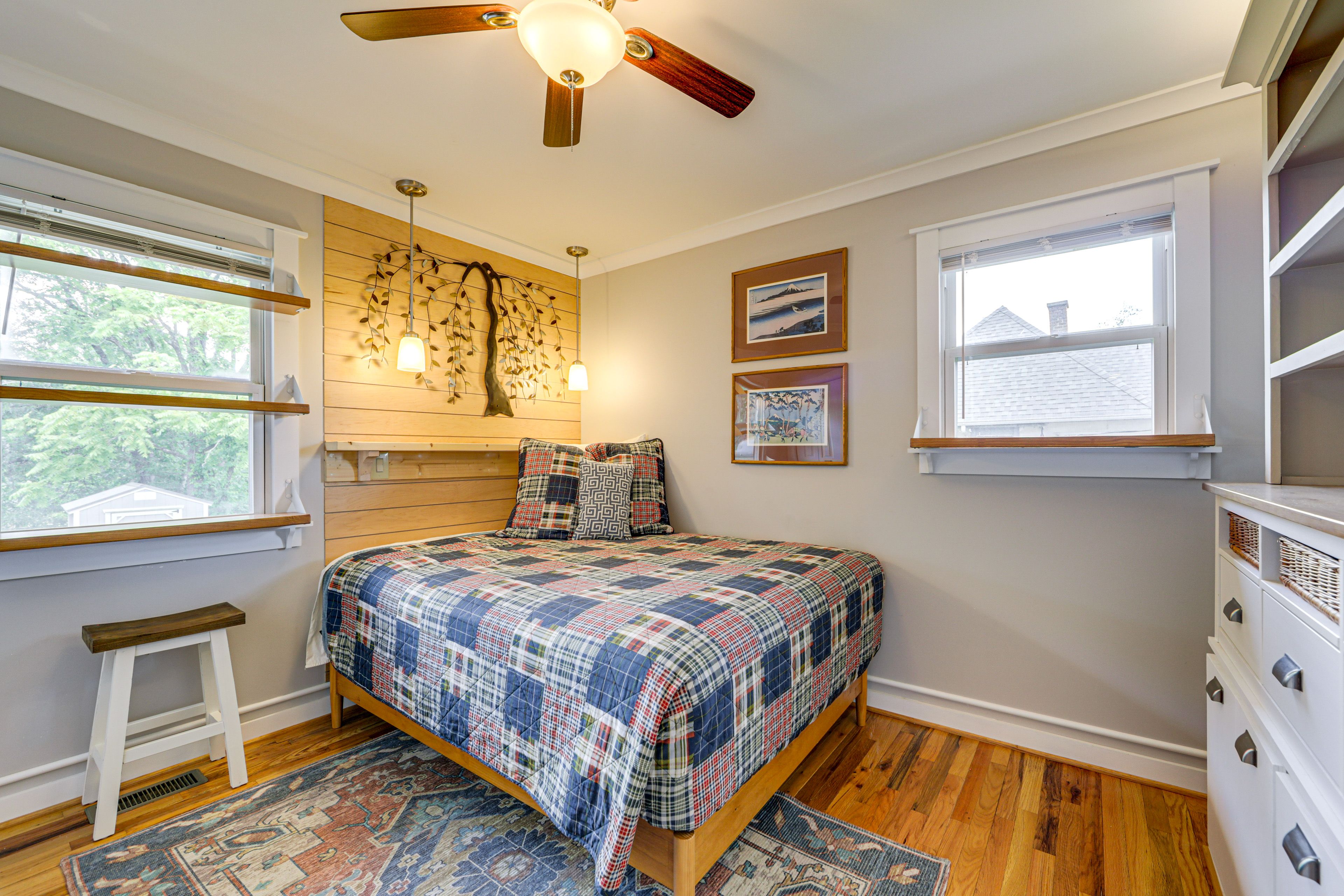 Bedroom 2 | Queen Bed