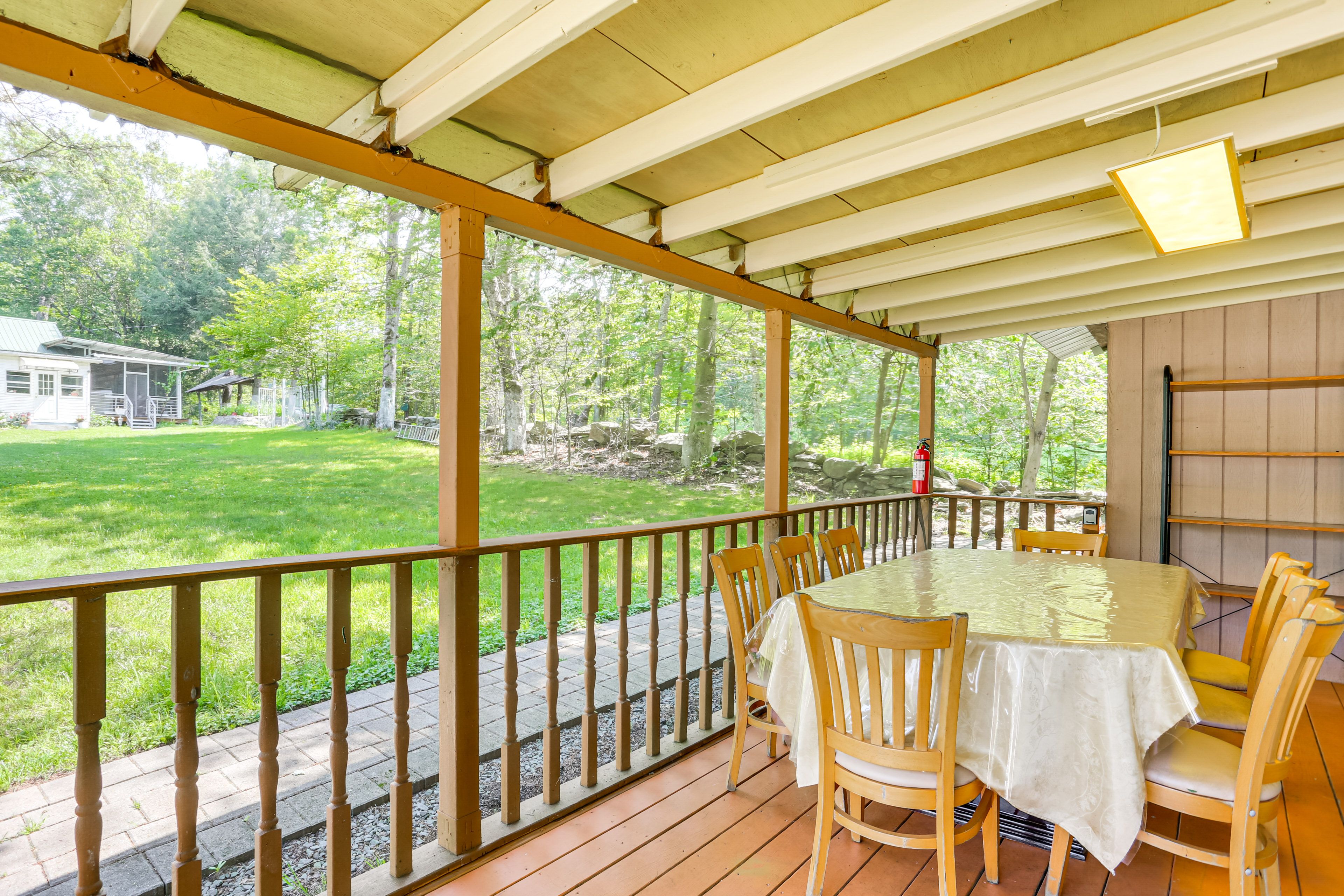 Screened Porch | Outdoor Dining