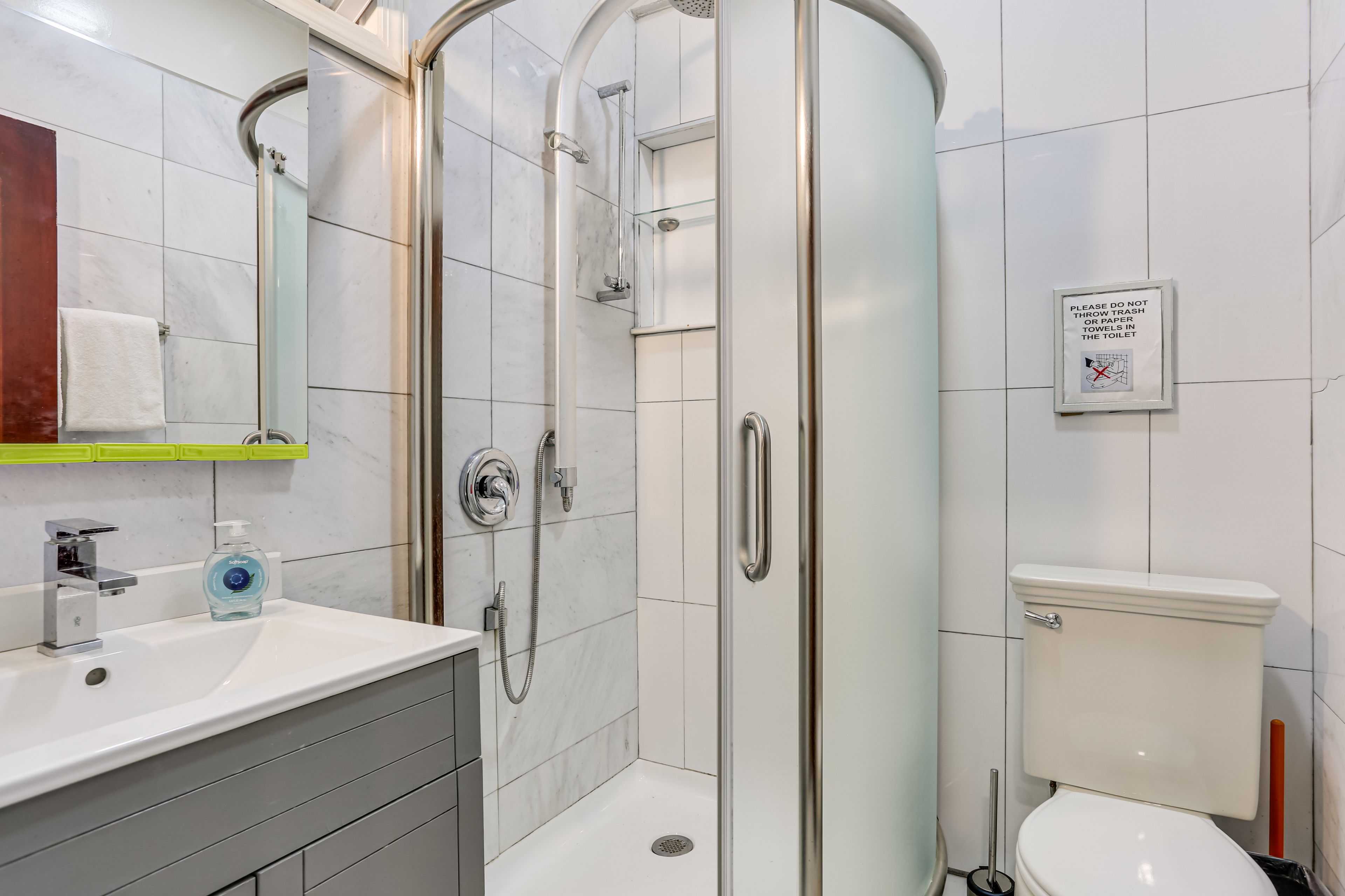 Full Bathroom | Towels Provided | Complimentary Toiletries