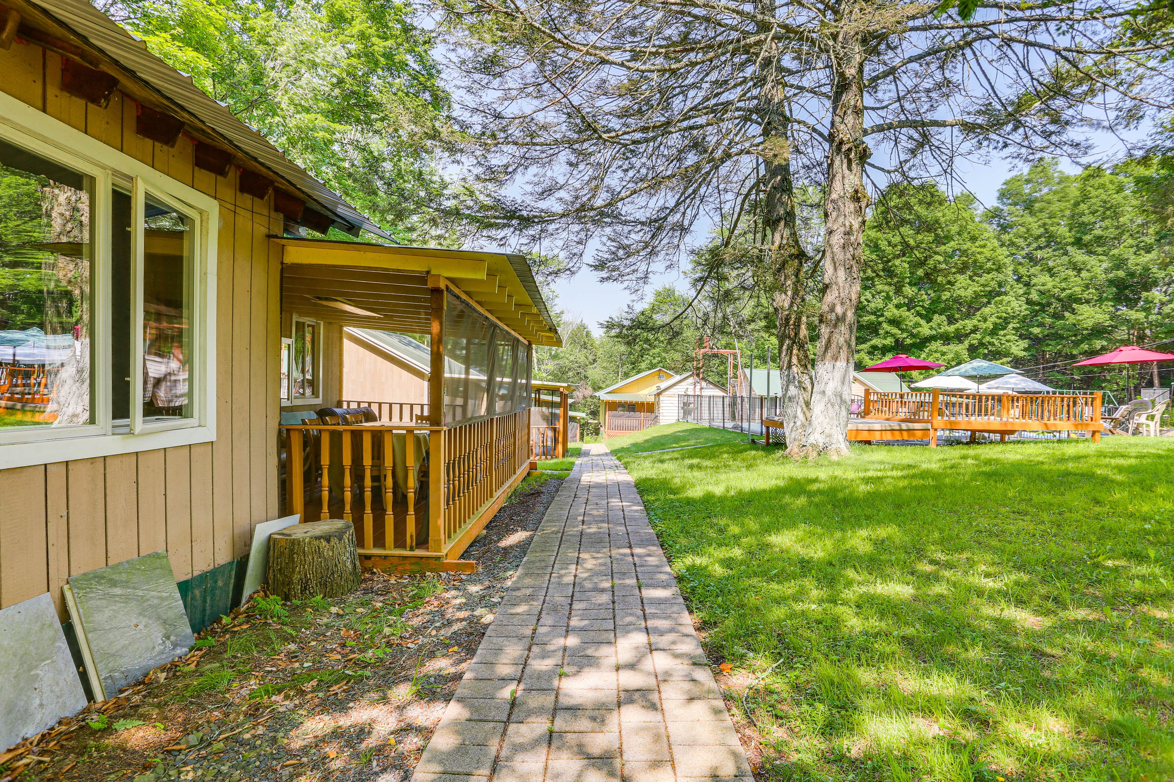 Parking | Shared Driveway (Ample Parking Space)