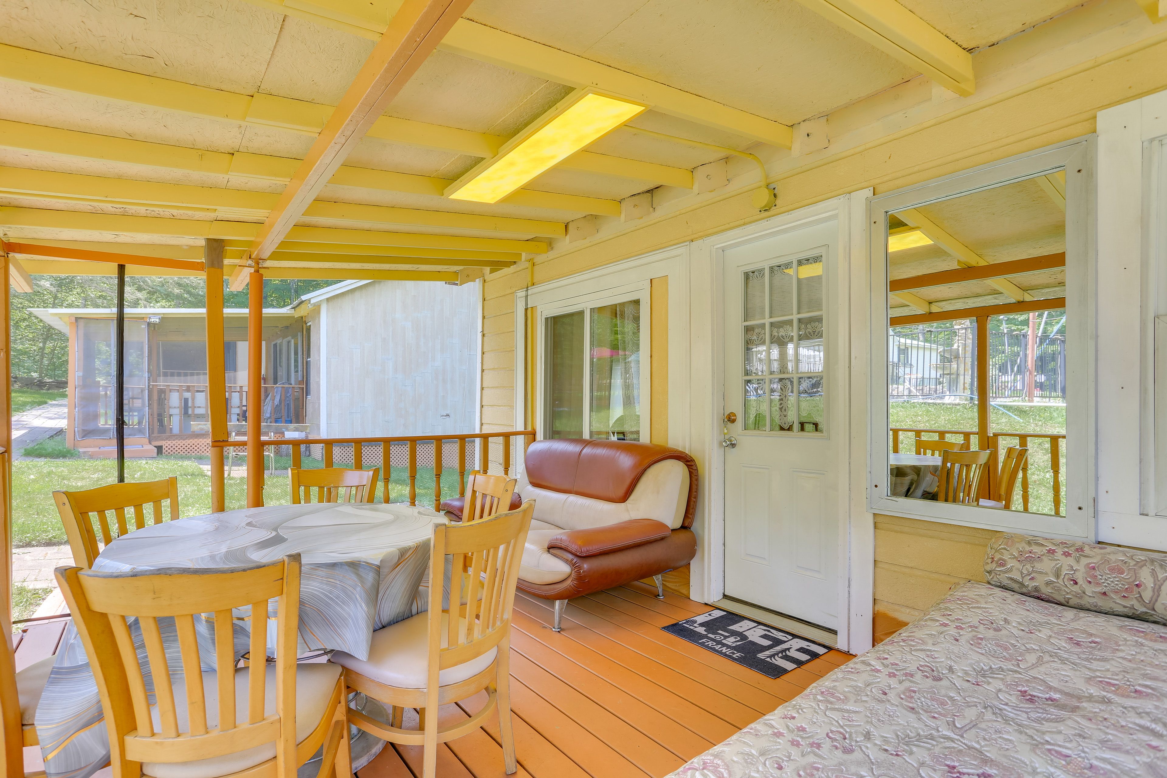 Screened Porch | Outdoor Dining Area