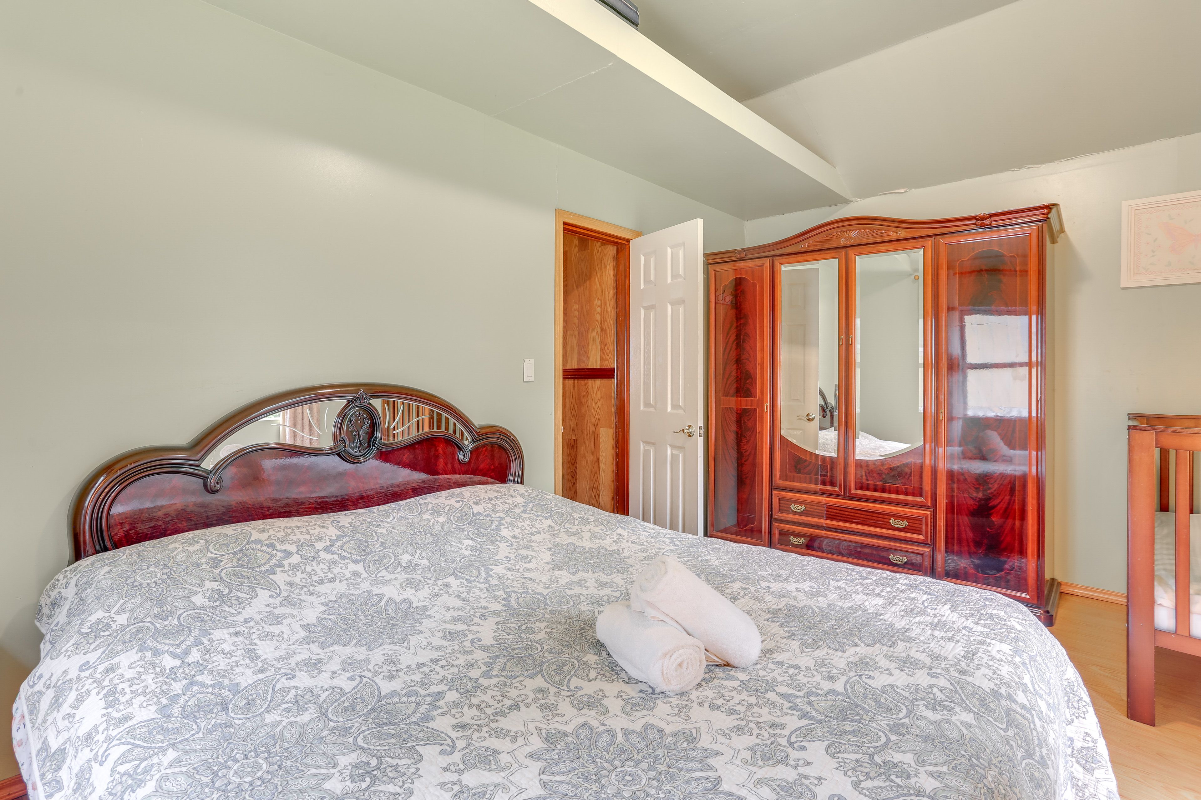 Bedroom 2 | Queen Bed