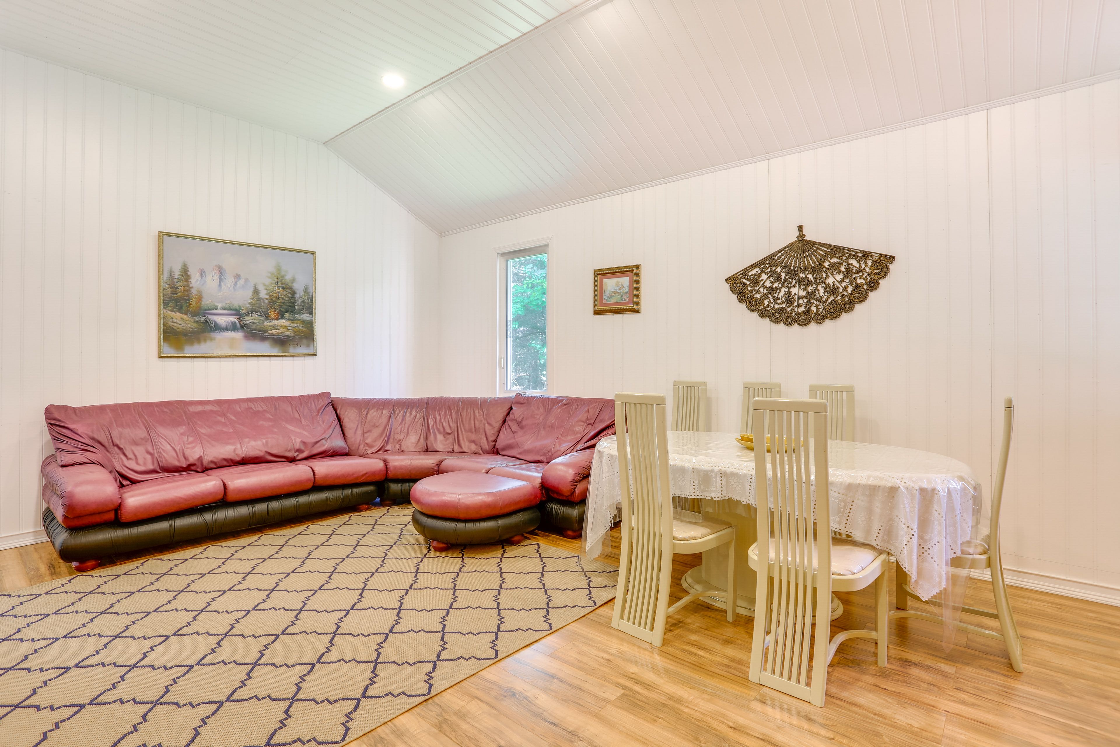 Living Room & Dining Area | Smart TV