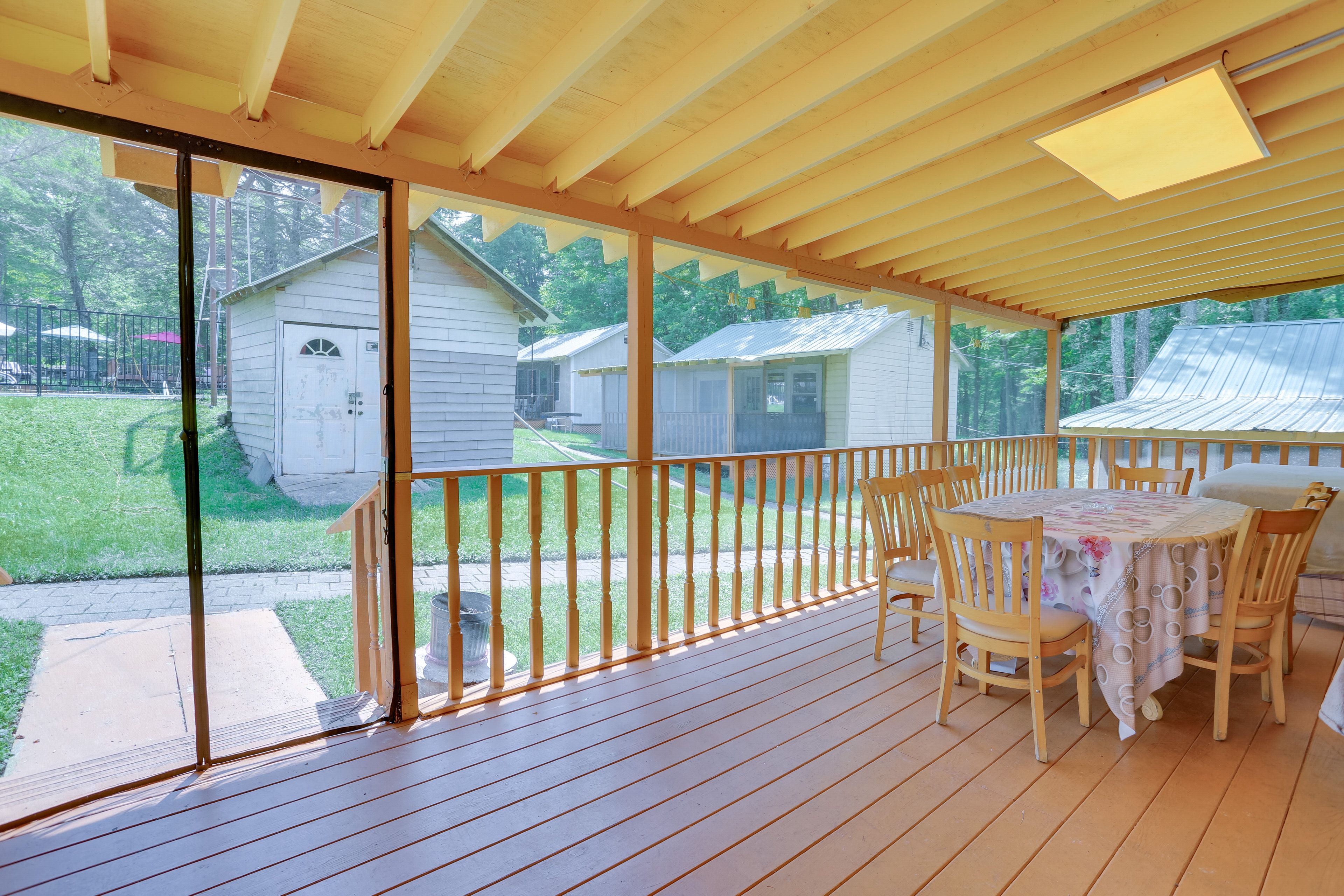 Screened Porch | Outdoor Dining