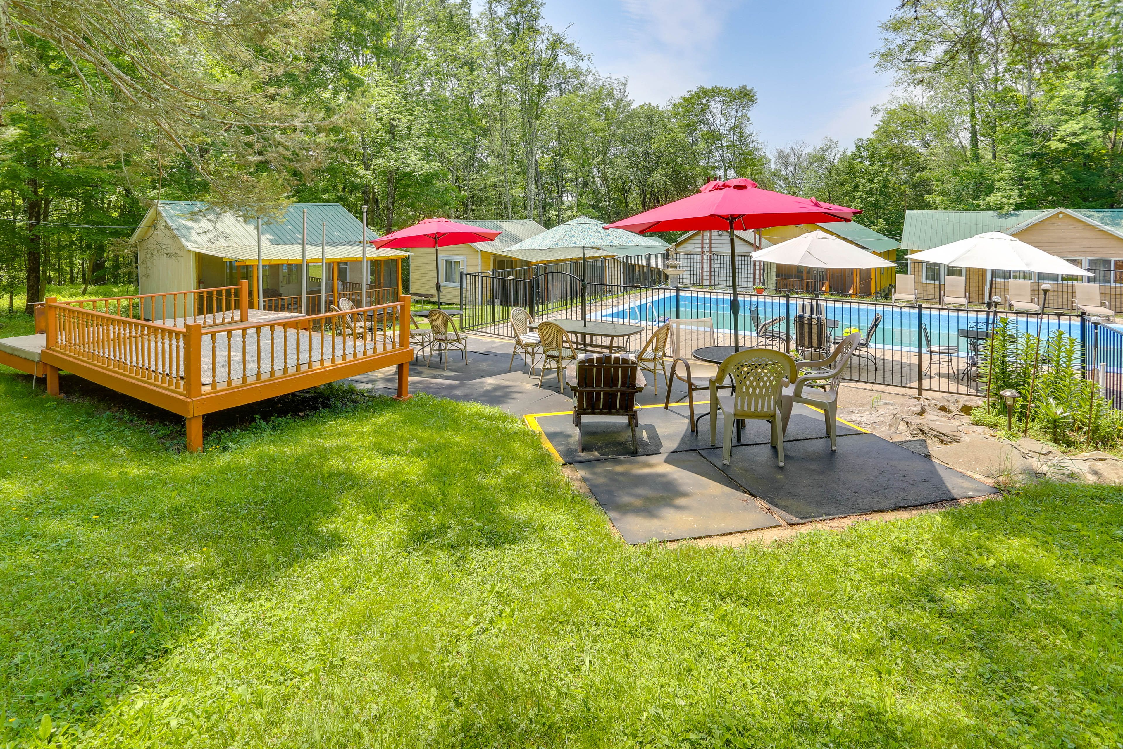 Shared Outdoor Amenities | Outdoor Pool