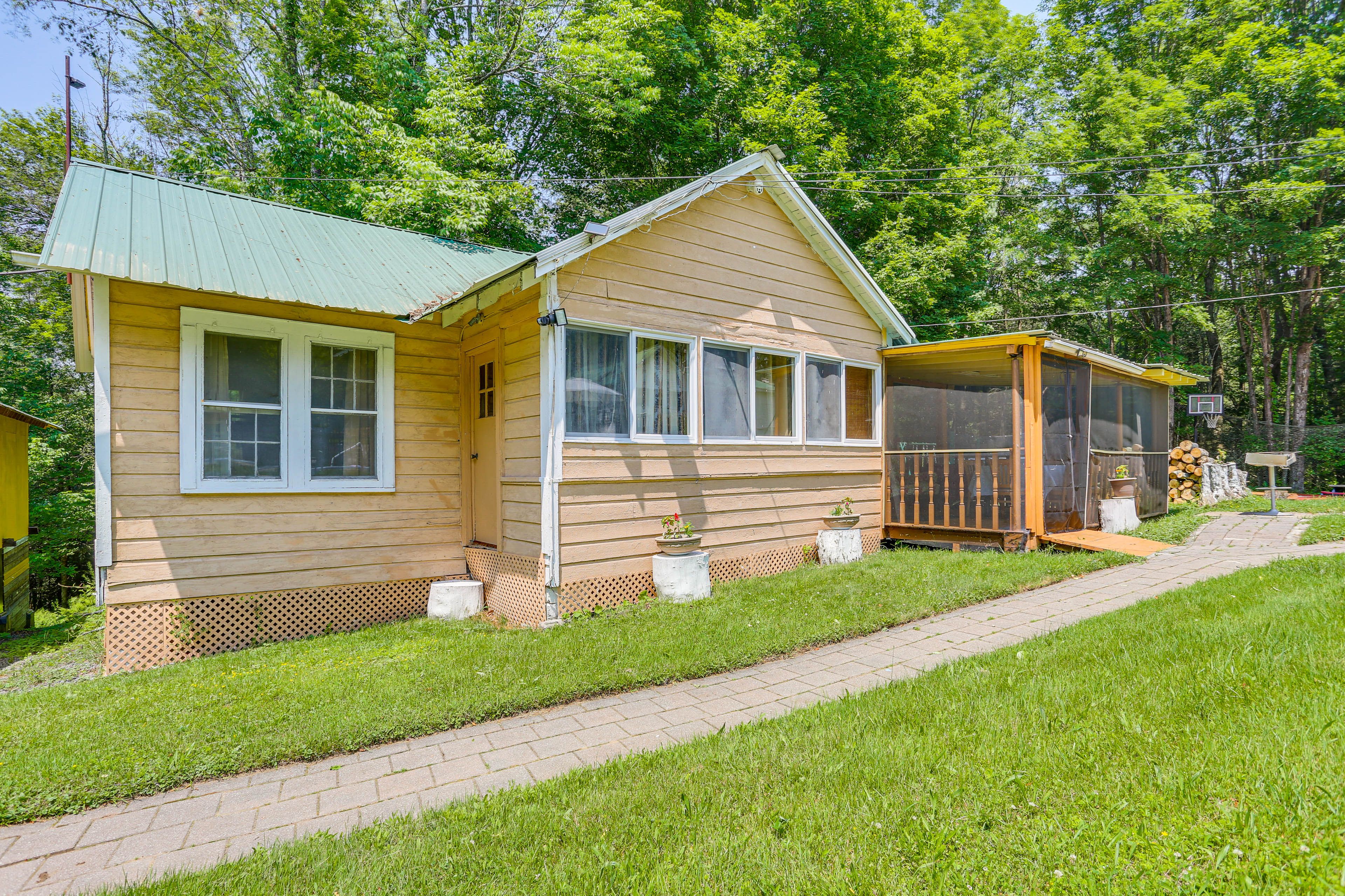 Parking | Shared Driveway (Ample Parking Space)