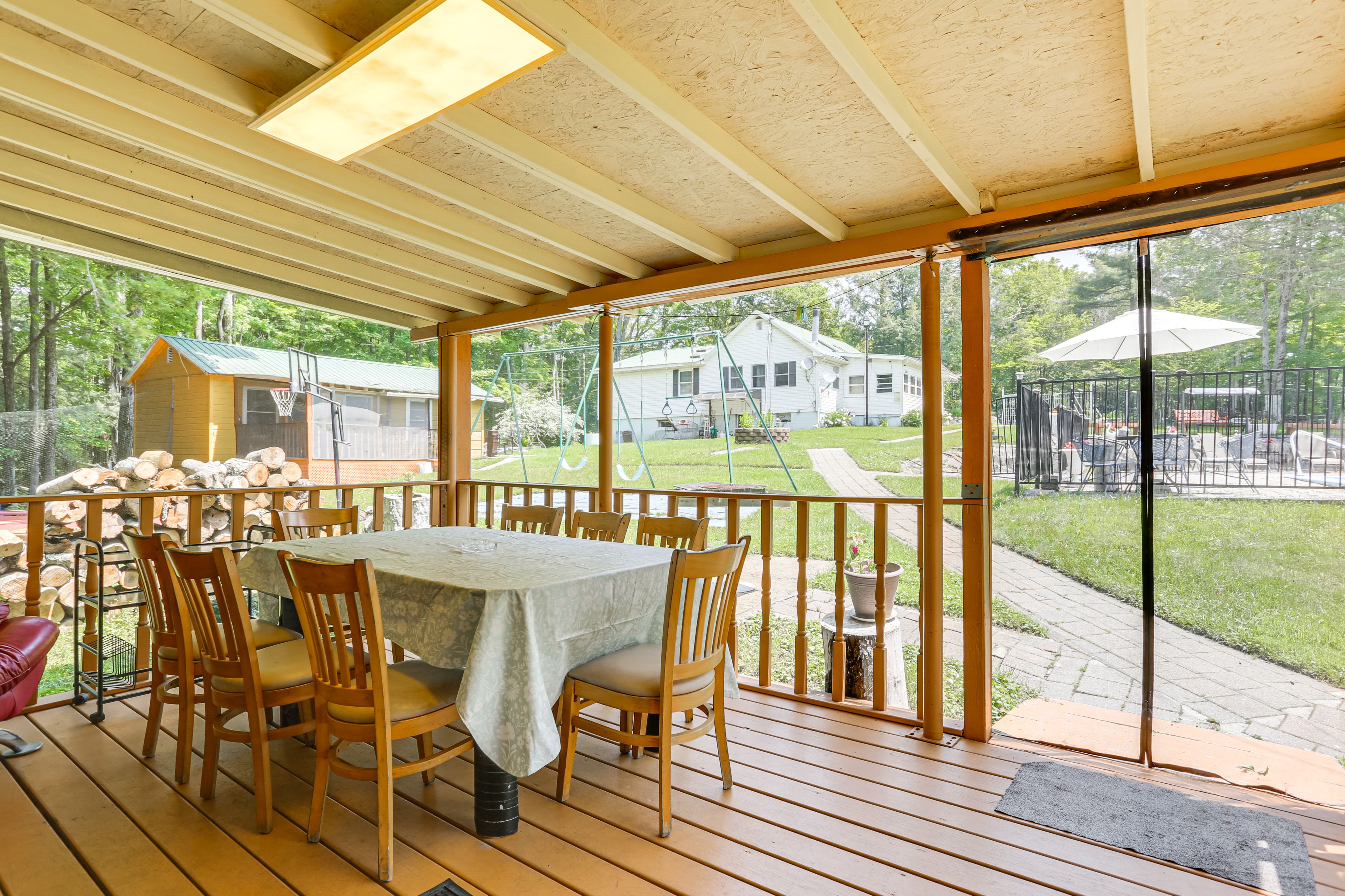 Screened Porch | Outdoor Dining