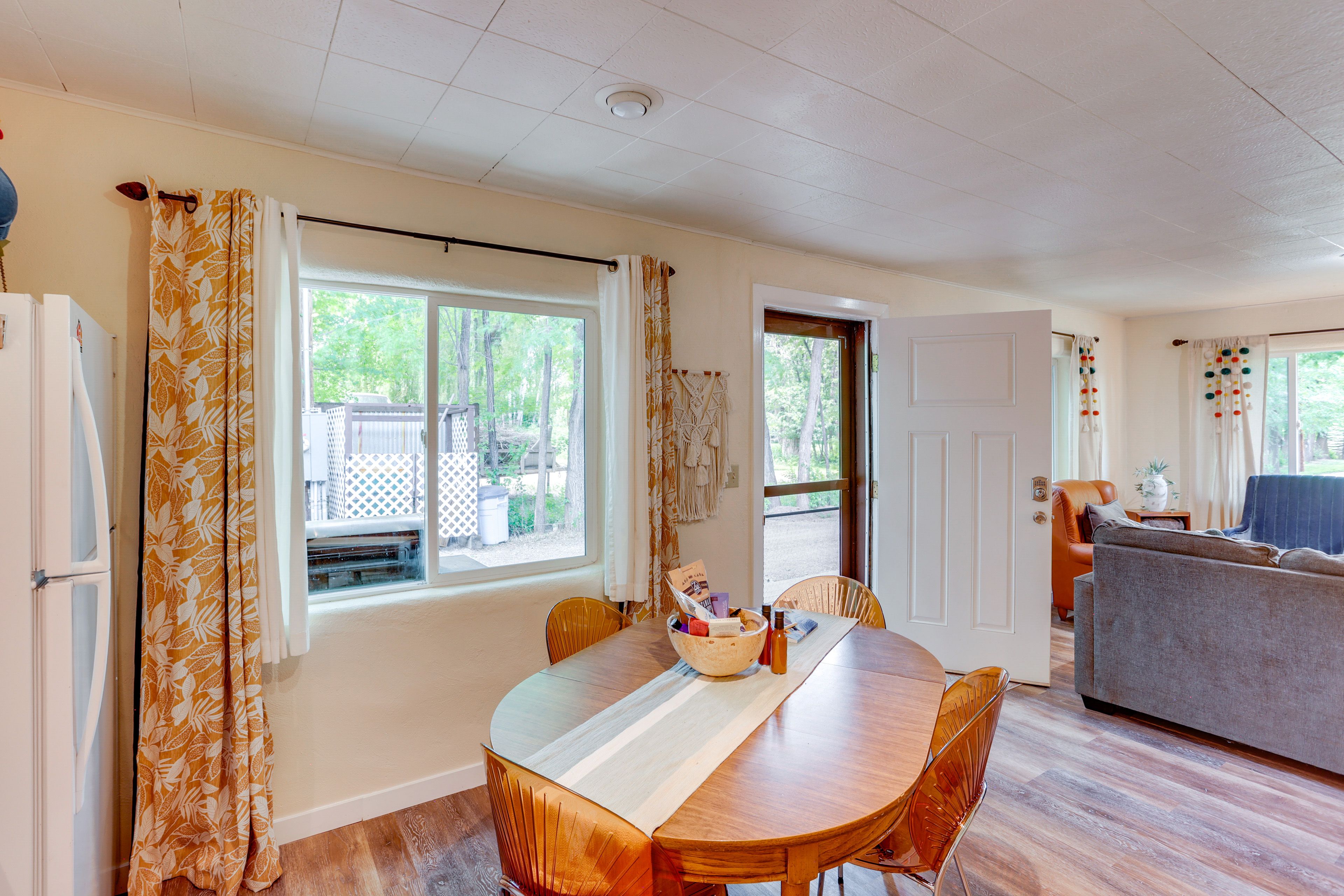 Dining Area | Dishware & Flatware