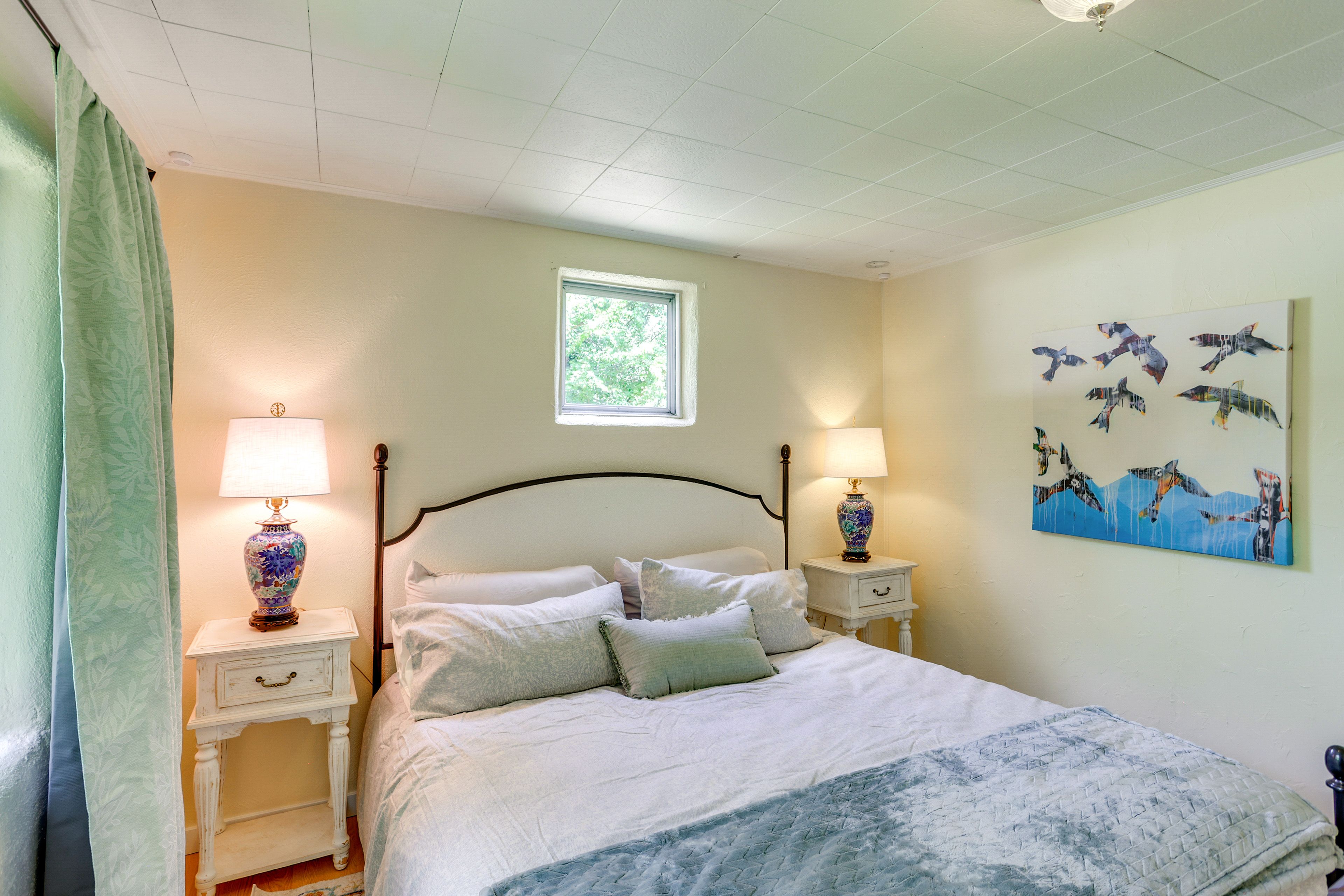 Bedroom 2 | Queen Bed