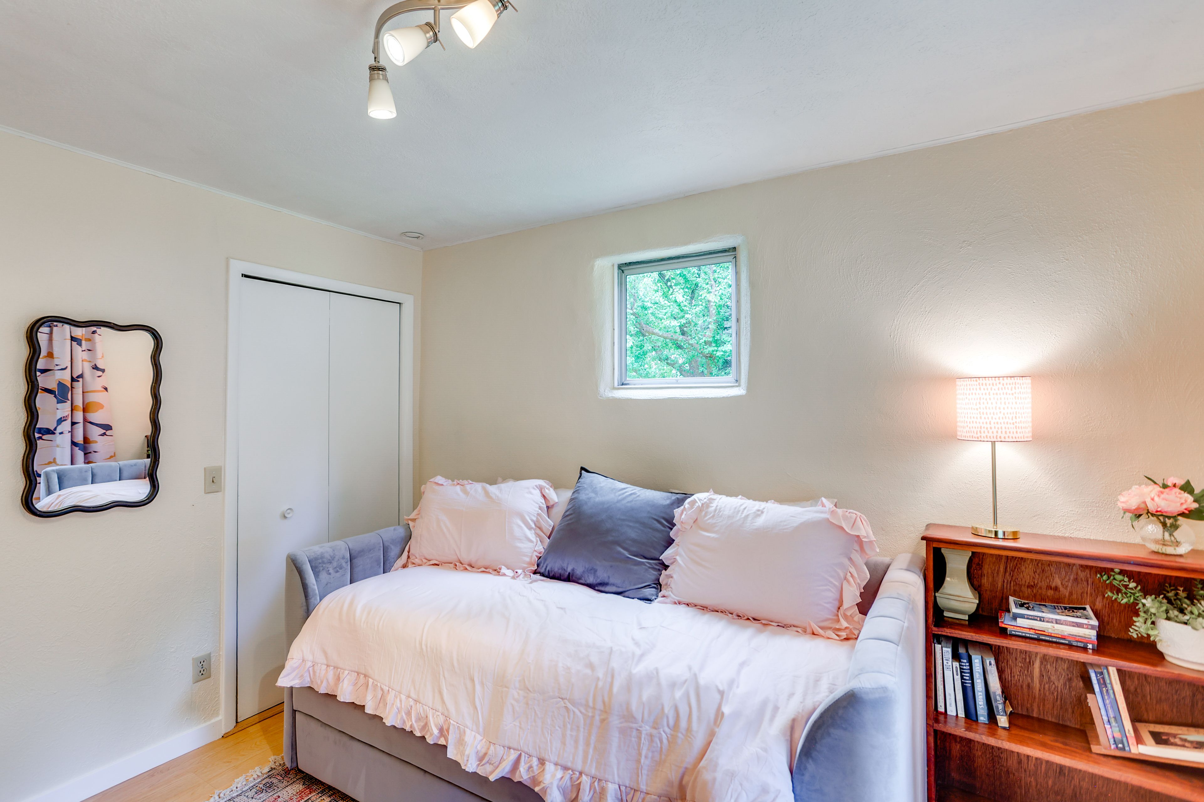 Bedroom 3 | Twin Daybed w/ Twin Trundle