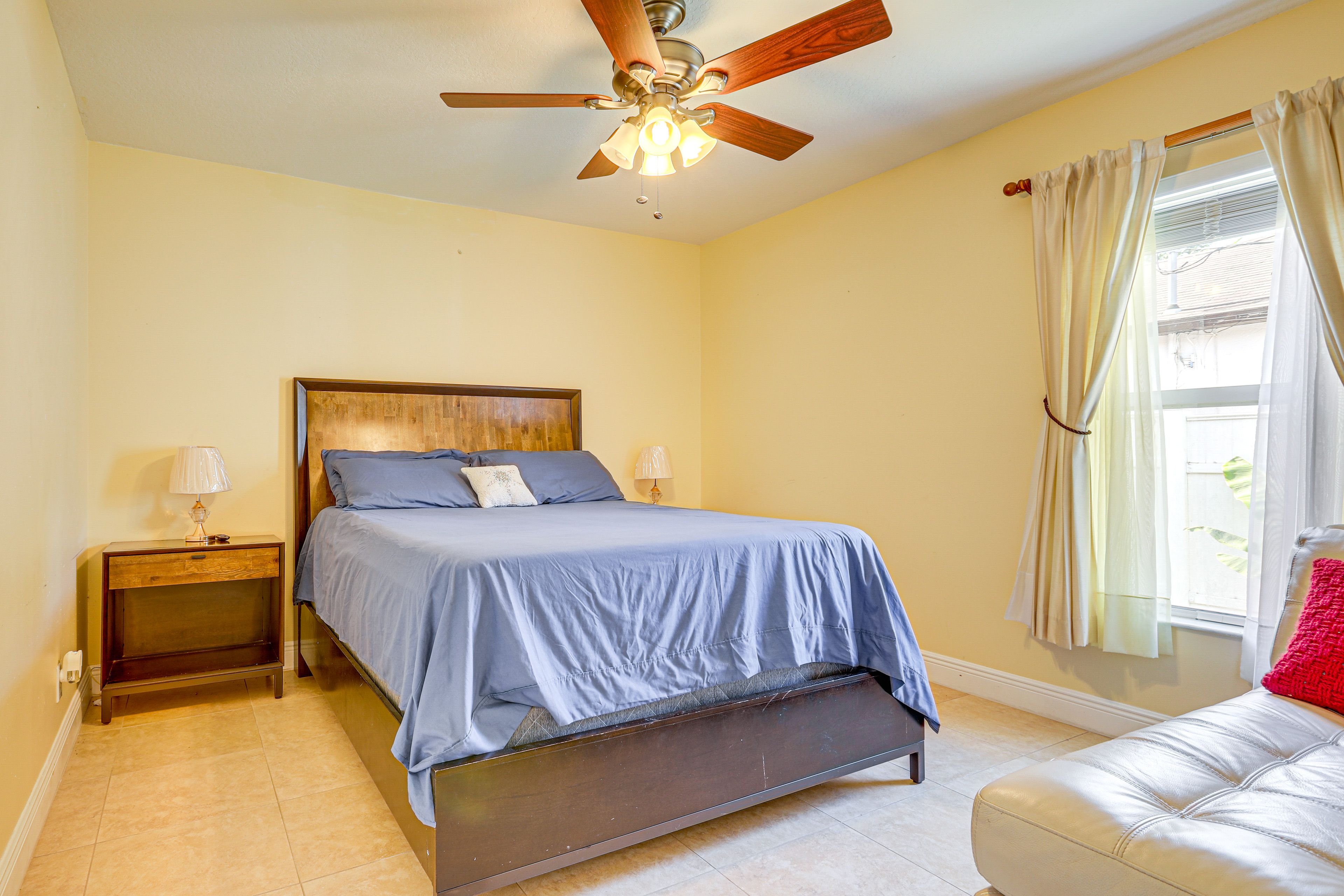 Bedroom 2 | Queen Bed