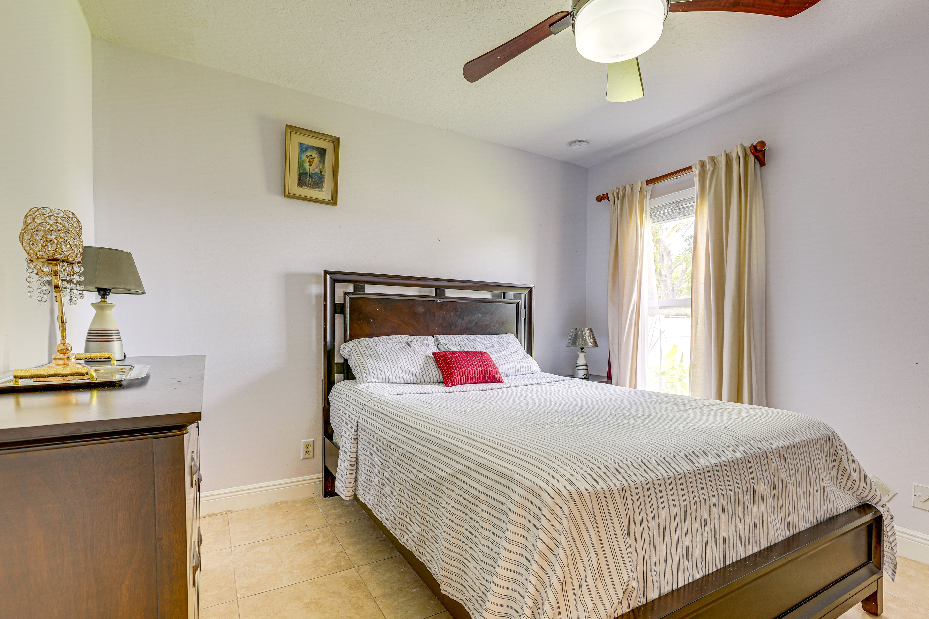 Bedroom 4 | Queen Bed