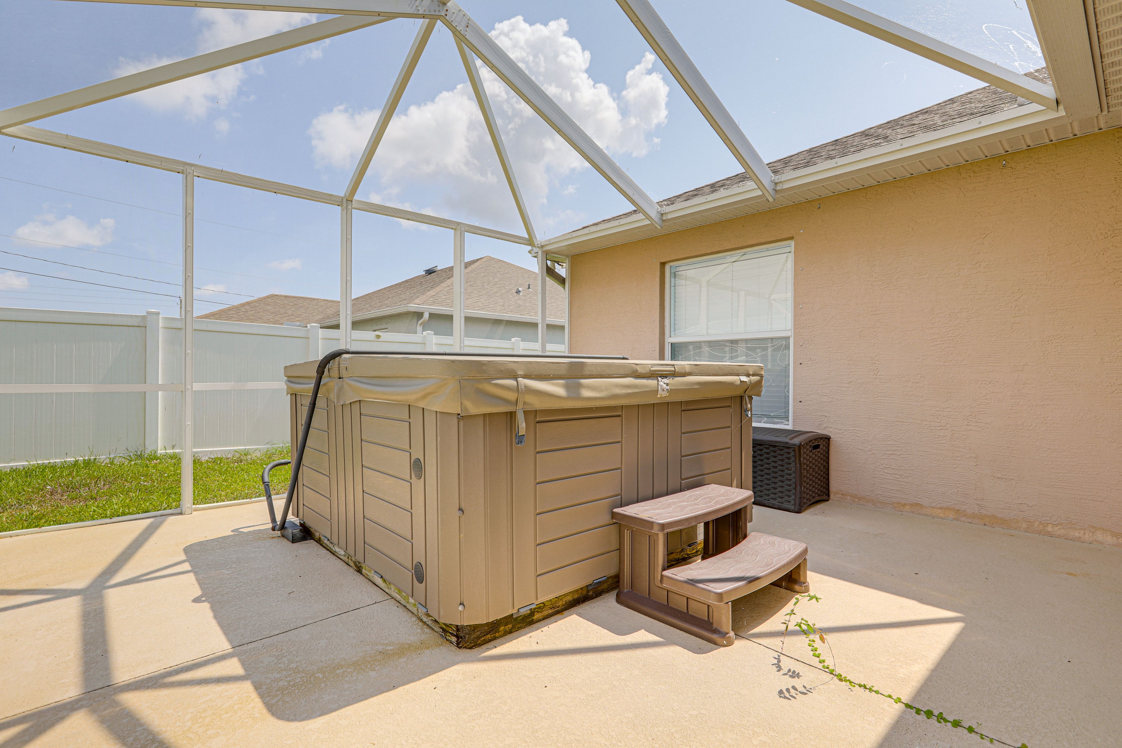 Screened Lanai | Private Hot Tub