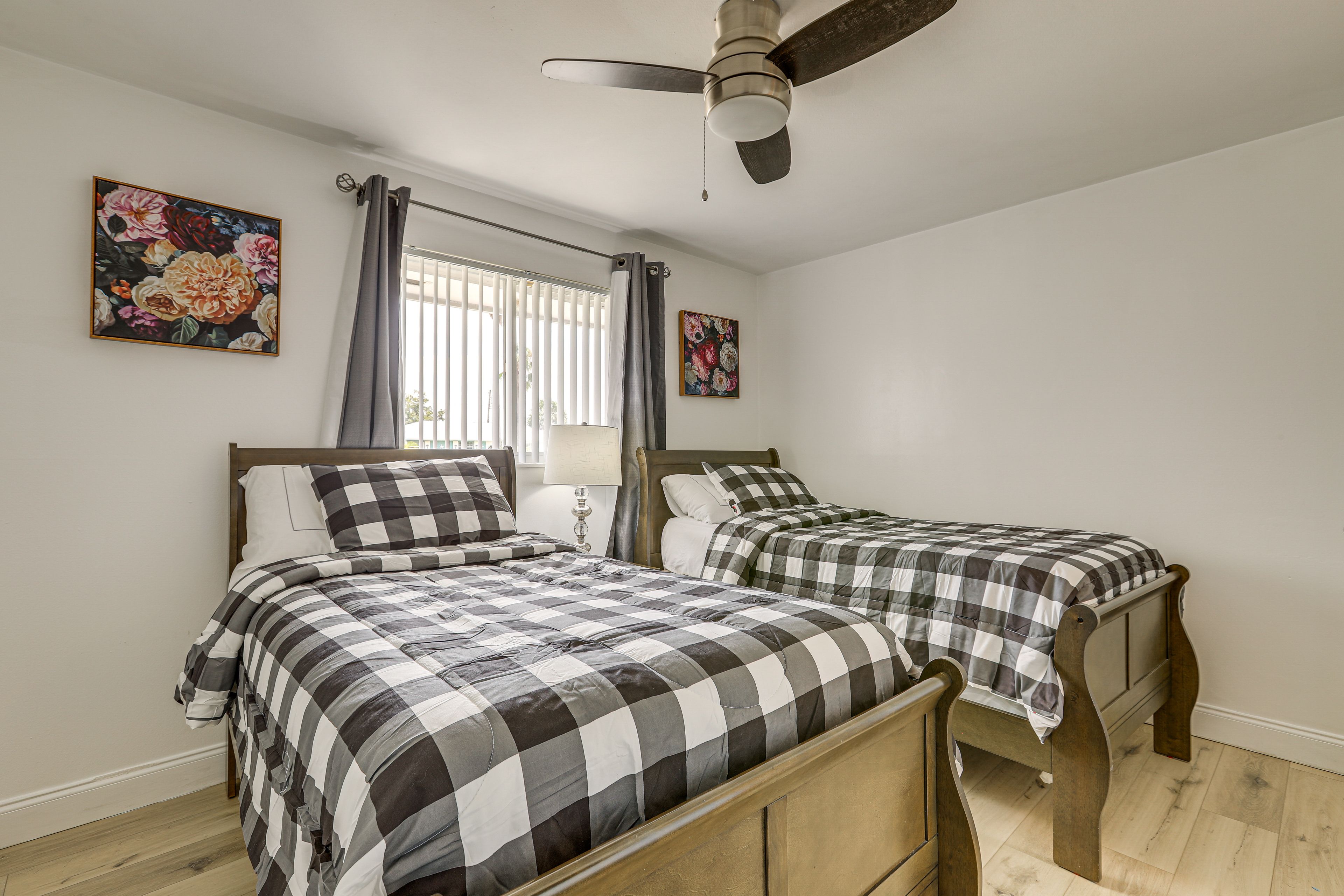 Bedroom 3 | 2 Twin Beds | Flat-Screen TV