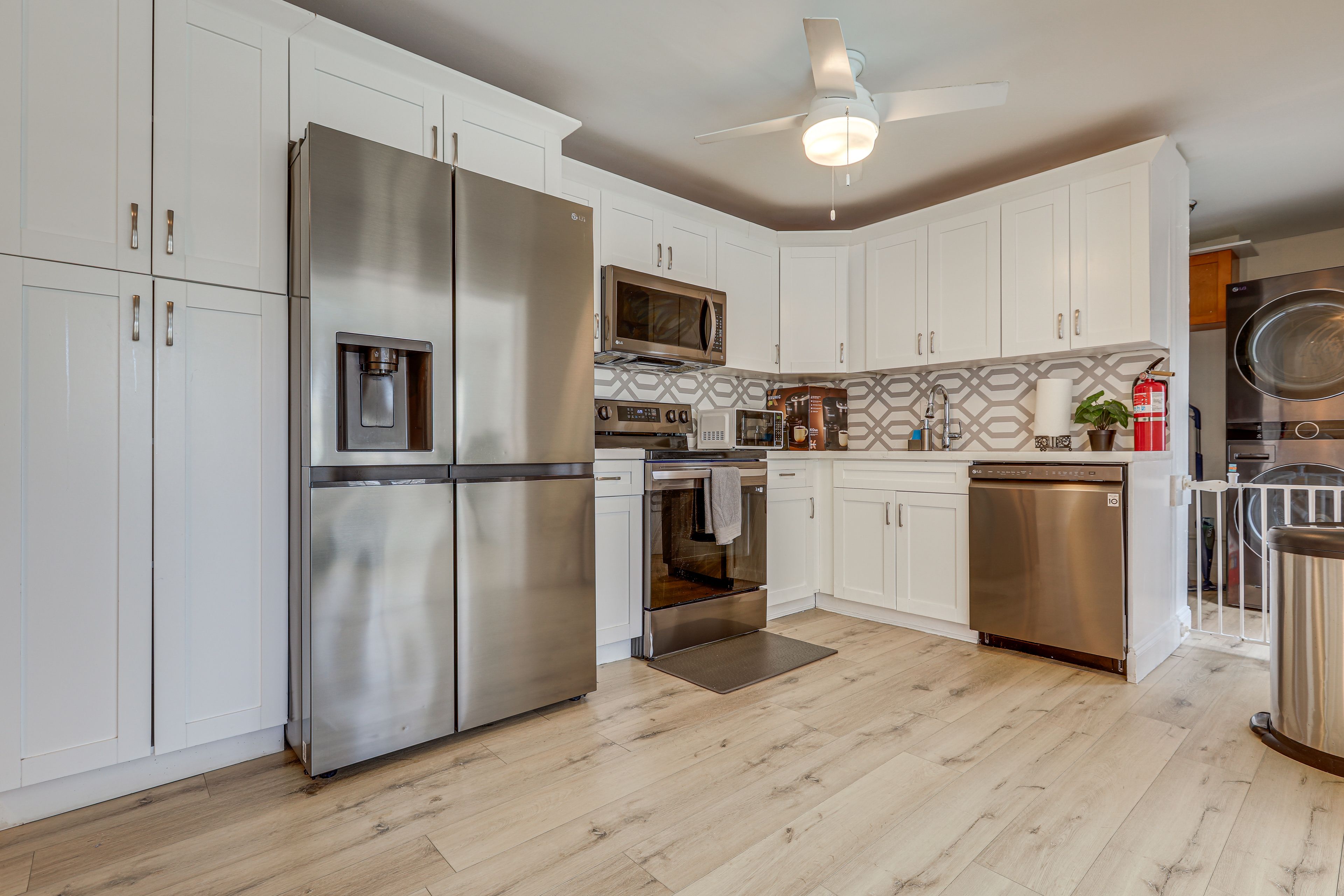 Kitchen | Dual Drip/Keurig Coffee Maker | Dishwasher | Cooking Basics
