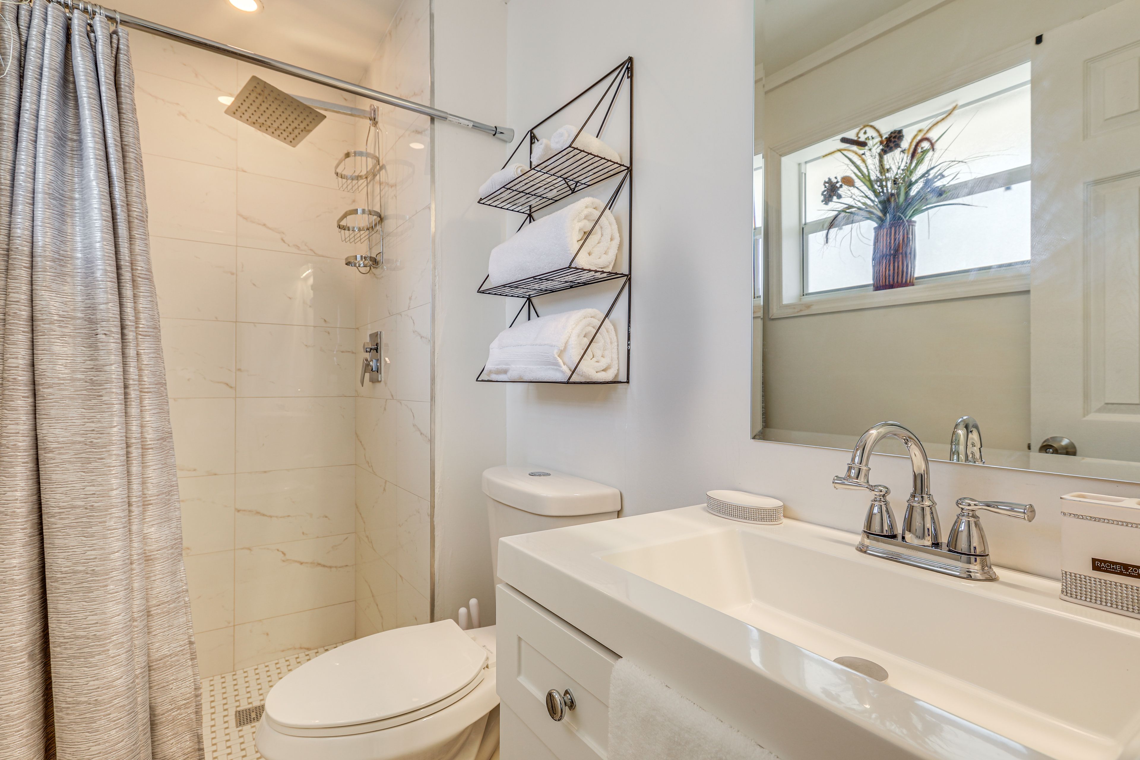 En-Suite Bathroom | Towels Provided