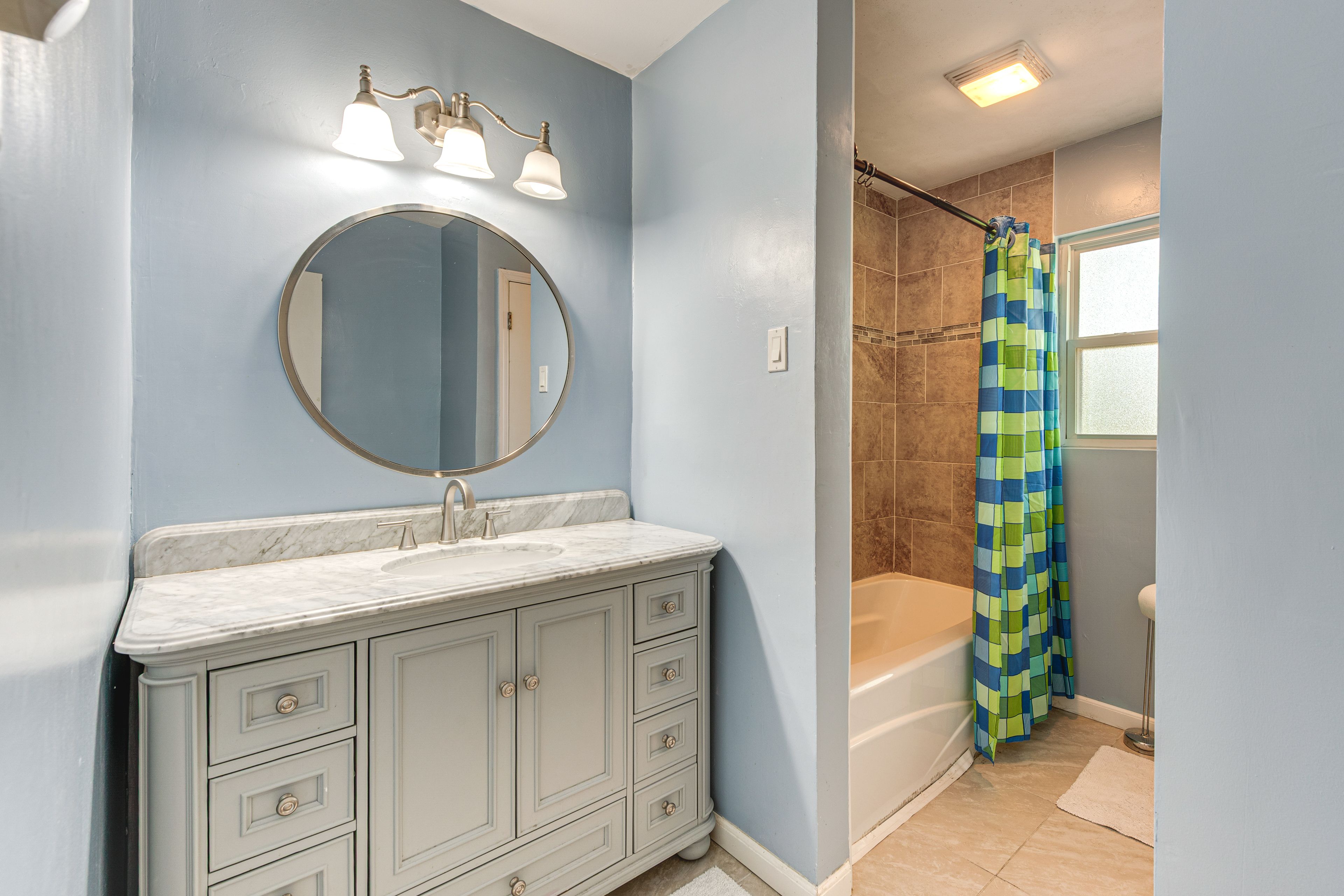 Full Bathroom | Upper Level