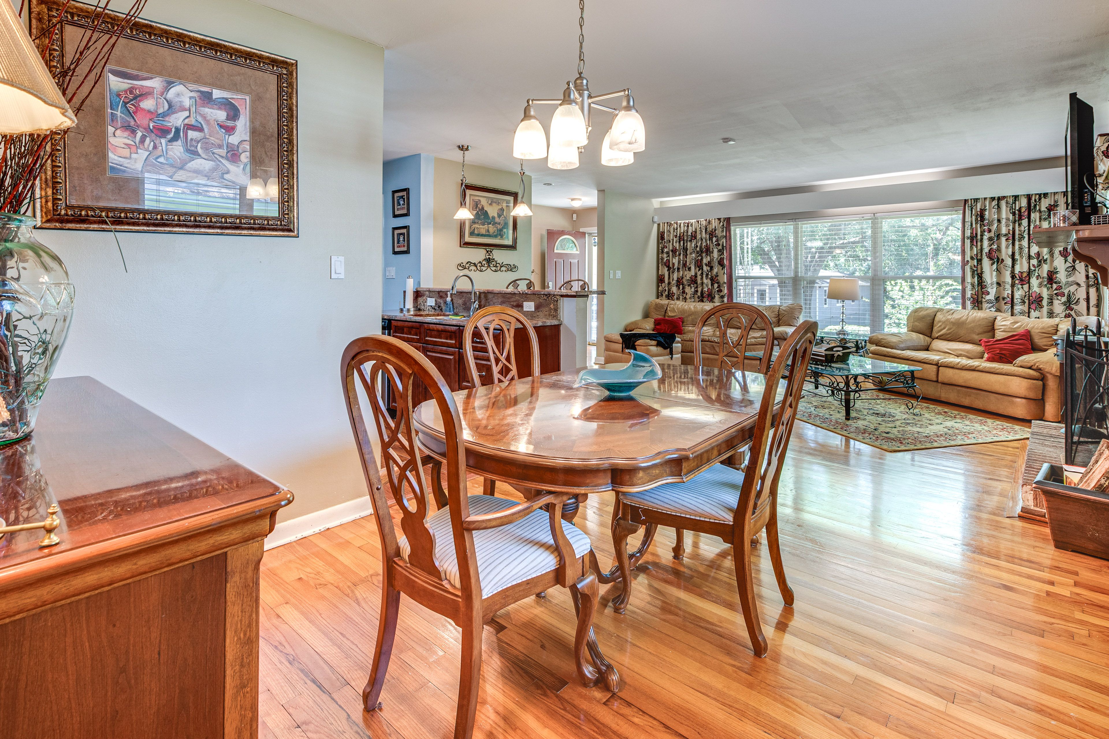 Dining Room | Main Level