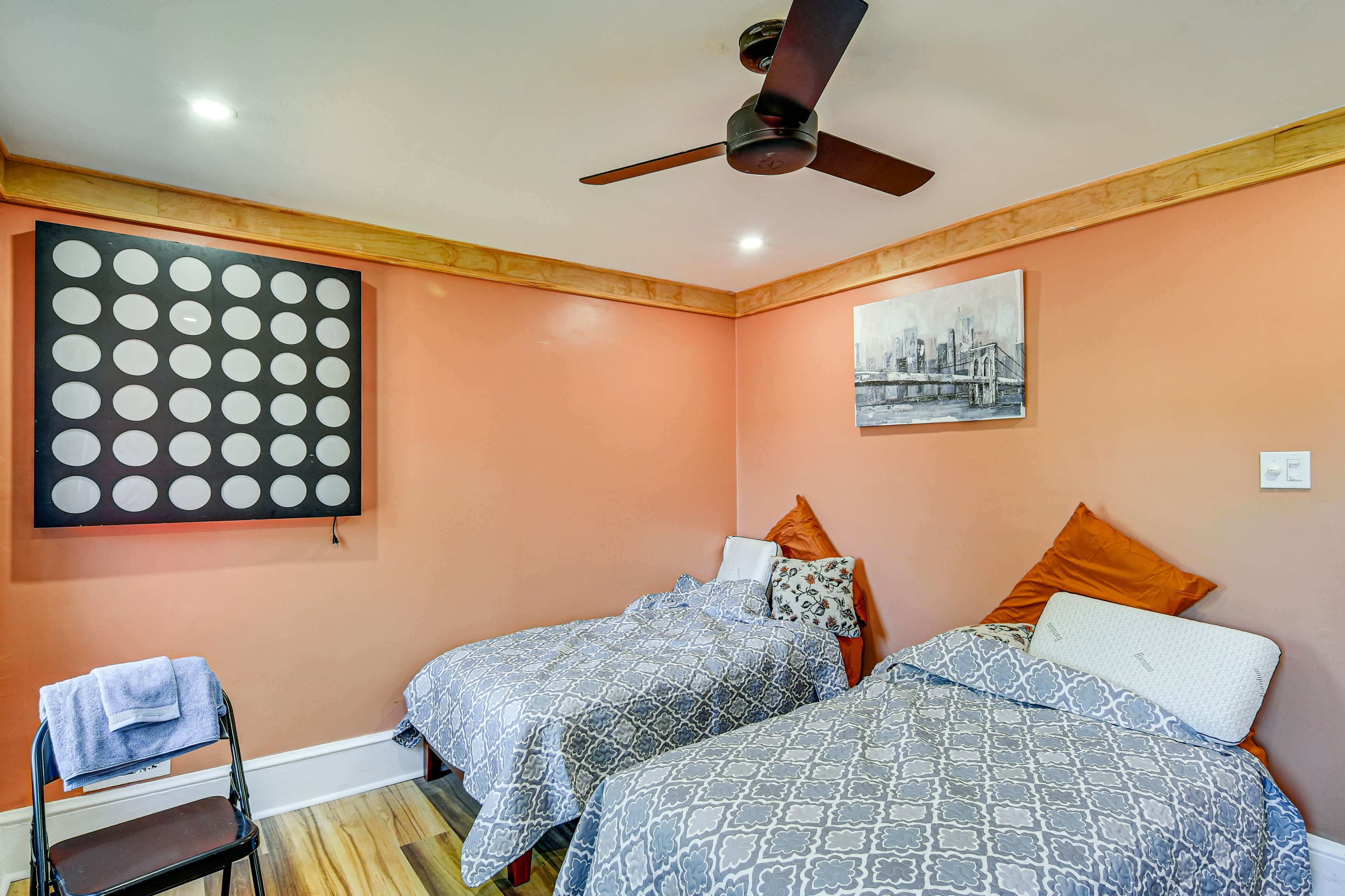 Bedroom 2 | 2nd Floor | 2 Twin Beds | Smart TV
