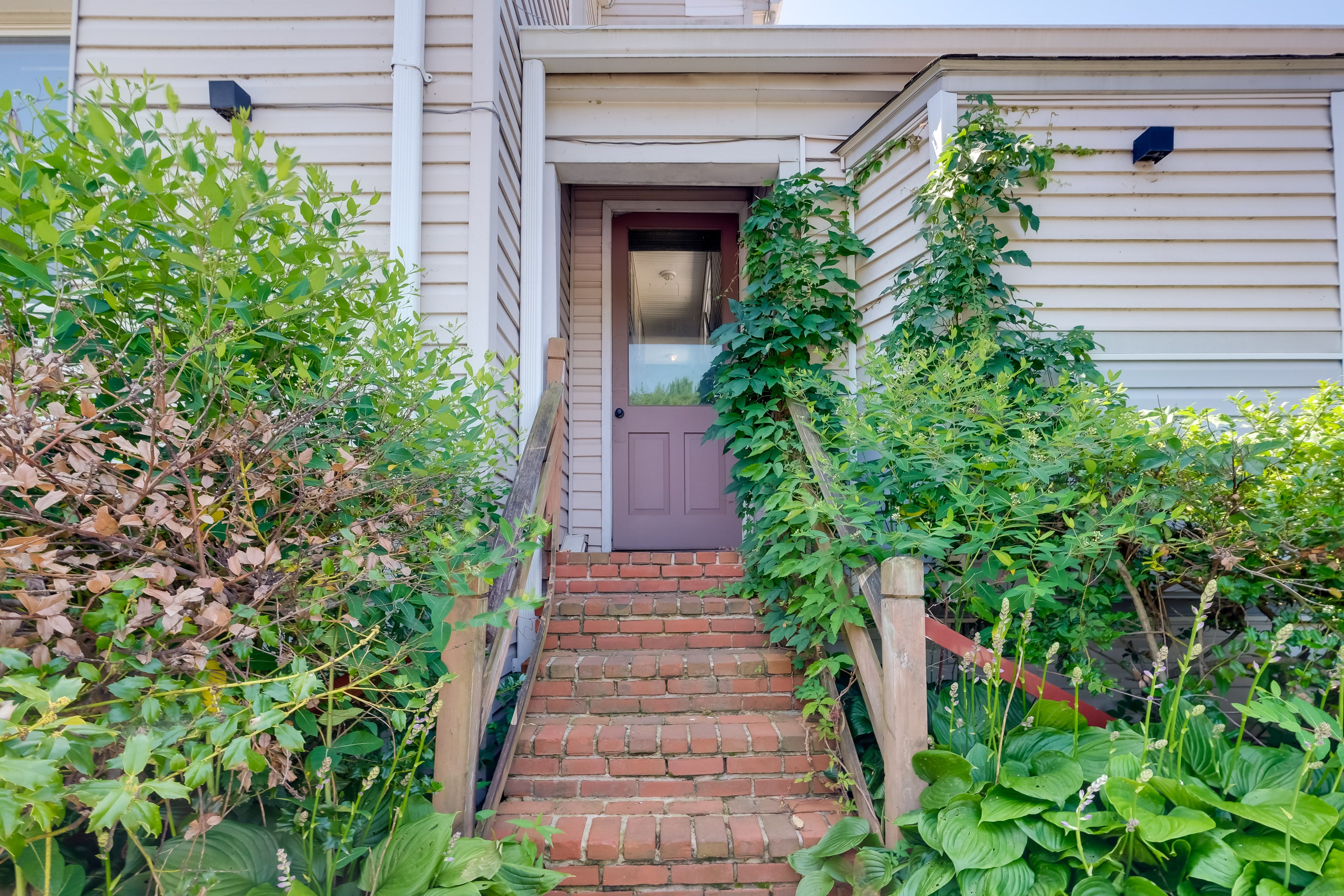 Property Exterior | Single-Story Apartment