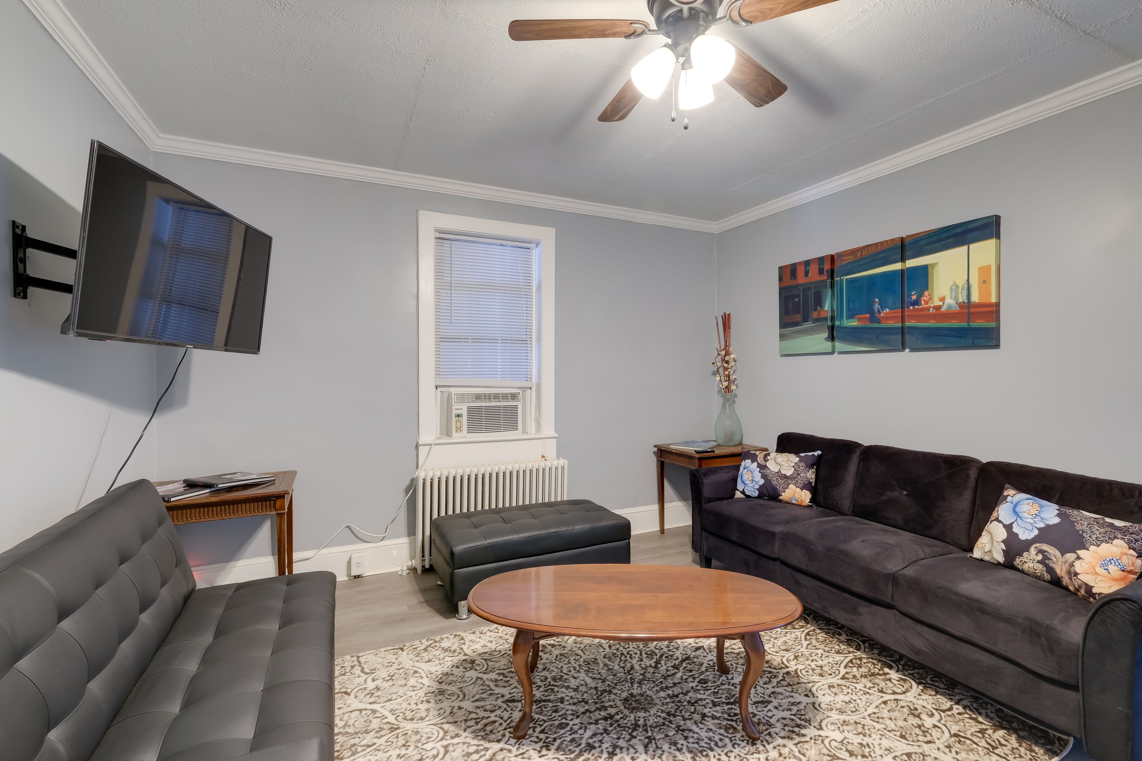 Living Room | Free WiFi | Smart TV